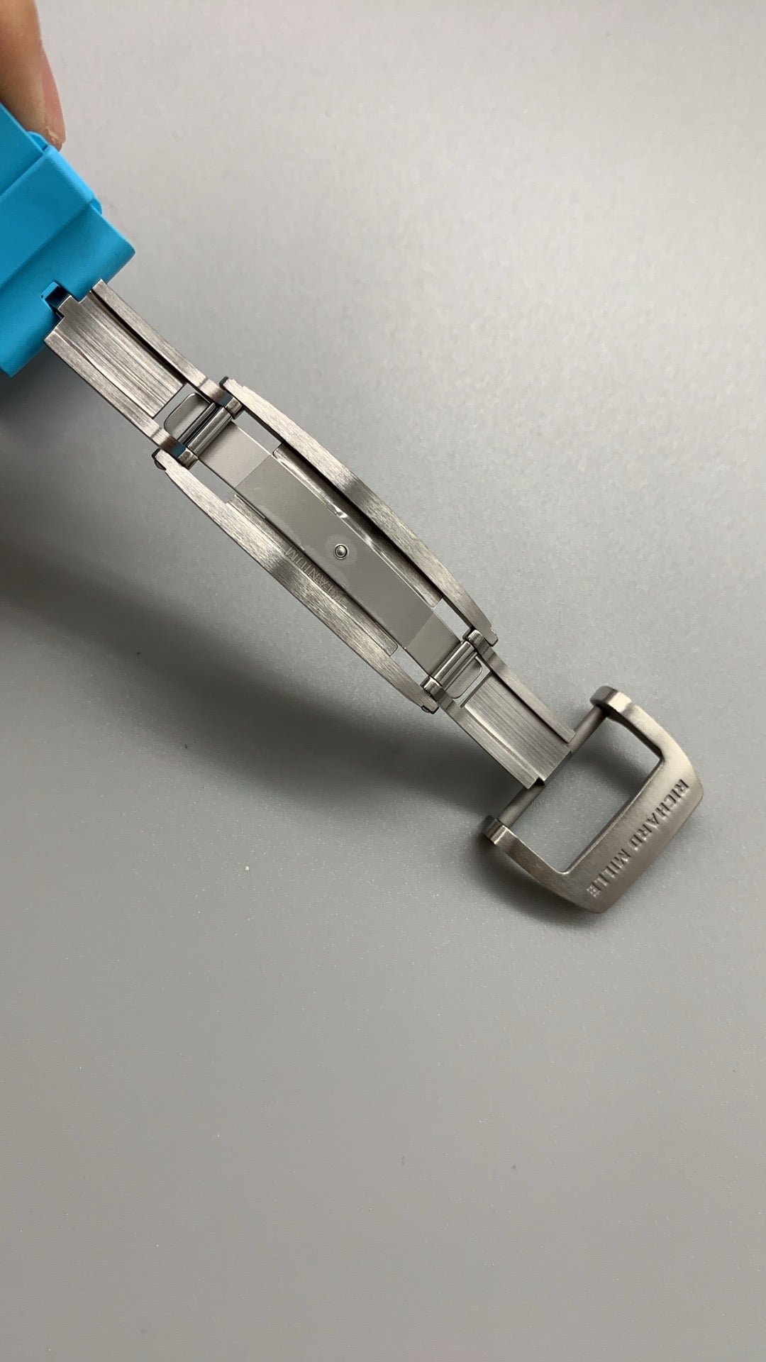 Richard Mille RM055 | 42MM | ตัวเรือนคาร์บอนไฟเบอร์ NTPT + โครงไทเทเนียม | หน้าปัดสเกเลตัน | กลไกไขลานมือ RMUL2