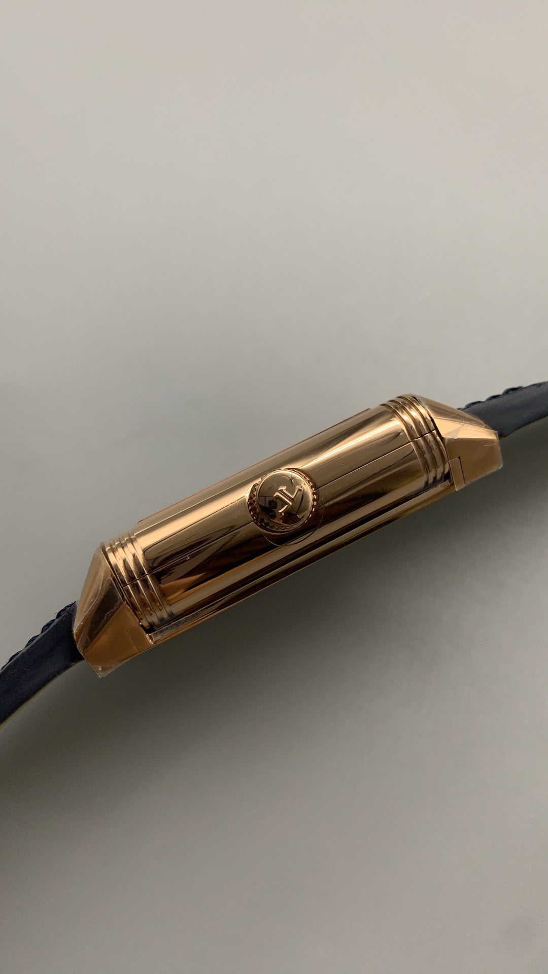 Jaeger-LeCoultre Reverso Classic Small Seconds | 45.6×27.4MM | Stainless steel case | Manual winding movement | Blue dial | Blue alligator strap | Small seconds function