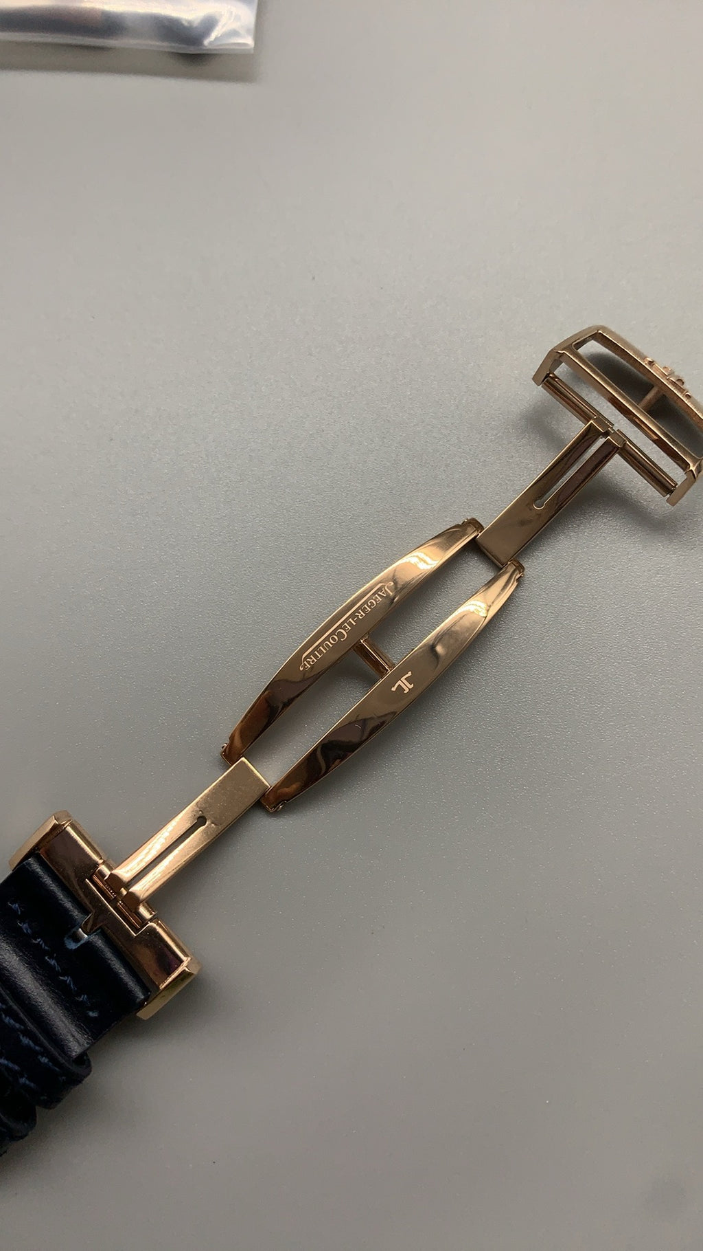 Jaeger-LeCoultre Reverso Classic Small Seconds | 45.6×27.4MM | Stainless steel case | Manual winding movement | Blue dial | Blue alligator strap | Small seconds function