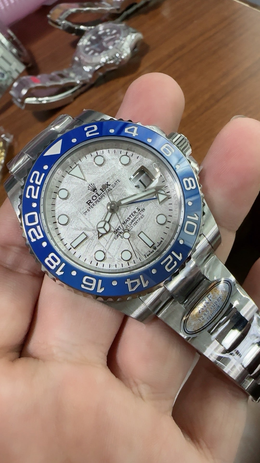 Rolex GMT-Master II 40MM | หน้าปัดอุกกาบาต ขอบสีน้ำเงิน-แดง (บลูเบอร์รี่) | กลไกอัตโนมัติ Cal.3285