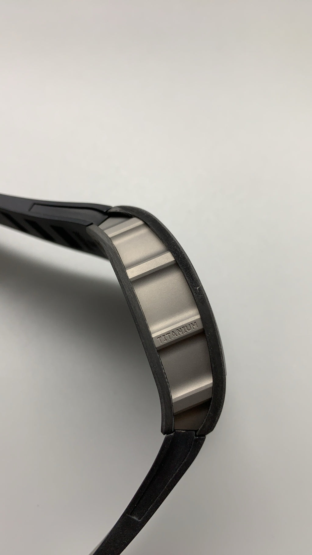 Richard Mille RM055 | 42MM | ตัวเรือนคาร์บอนไฟเบอร์ NTPT + โครงไทเทเนียม | หน้าปัดสเกเลตัน | กลไกไขลานมือ RMUL2