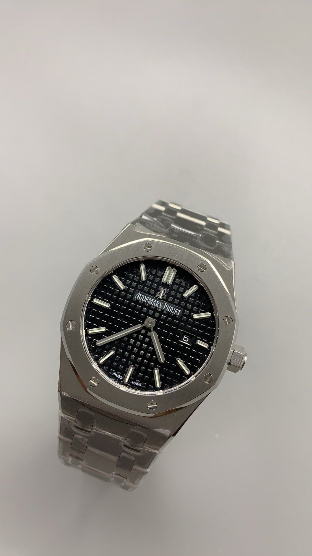 Audemars Piguet Royal Oak 33MM | ตัวเรือนสแตนเลสสตีล | ระบบควอทซ์ (Quartz) | หน้าปัดคลาสสิก | เหมาะสำหรับสุภาพสตรี