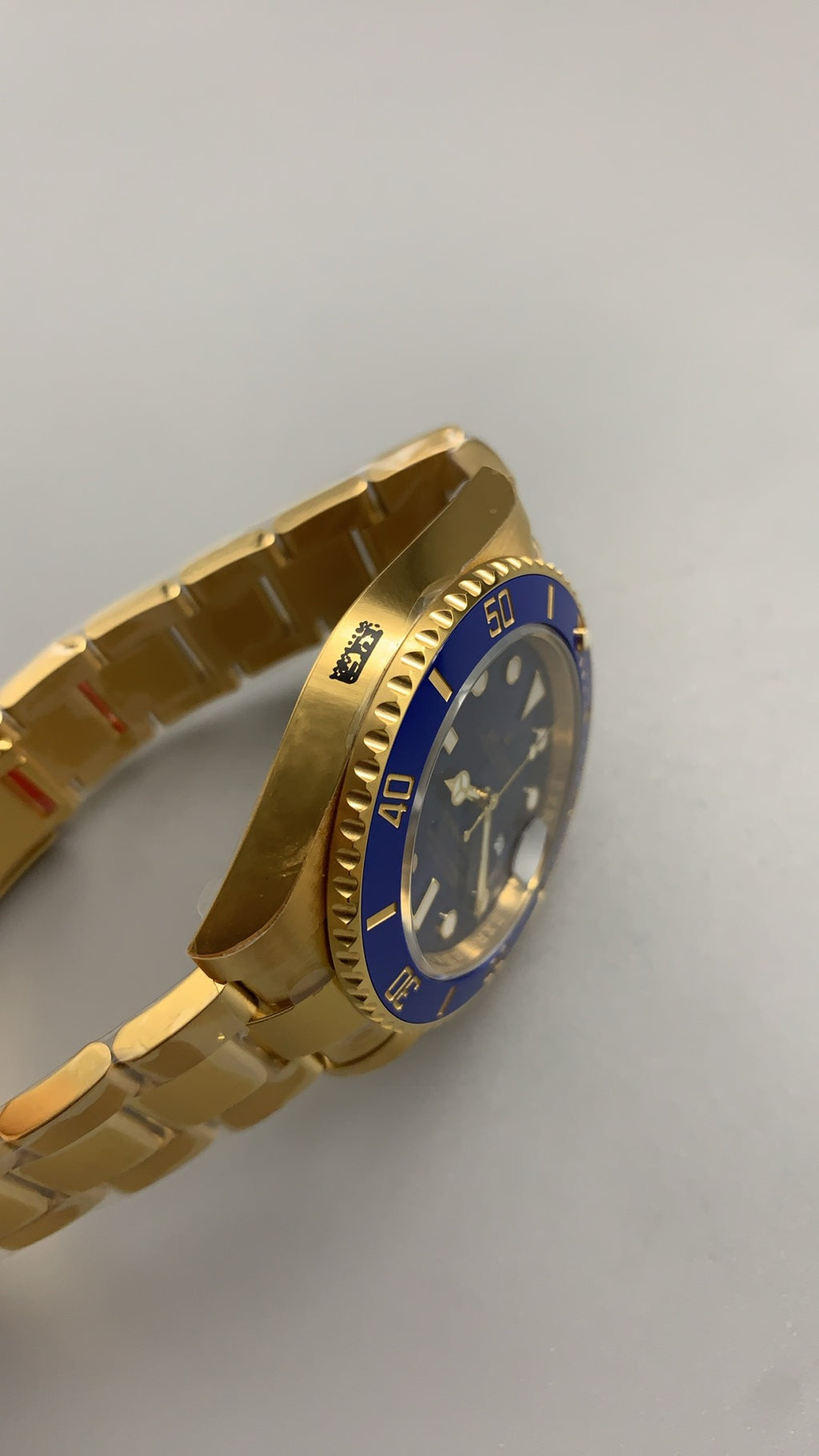 Rolex Submariner 40MM | หน้าปัดสีน้ำเงิน ขอบสีน้ำเงิน | ตัวเรือนสแตนเลสเคลือบสีทอง PVD