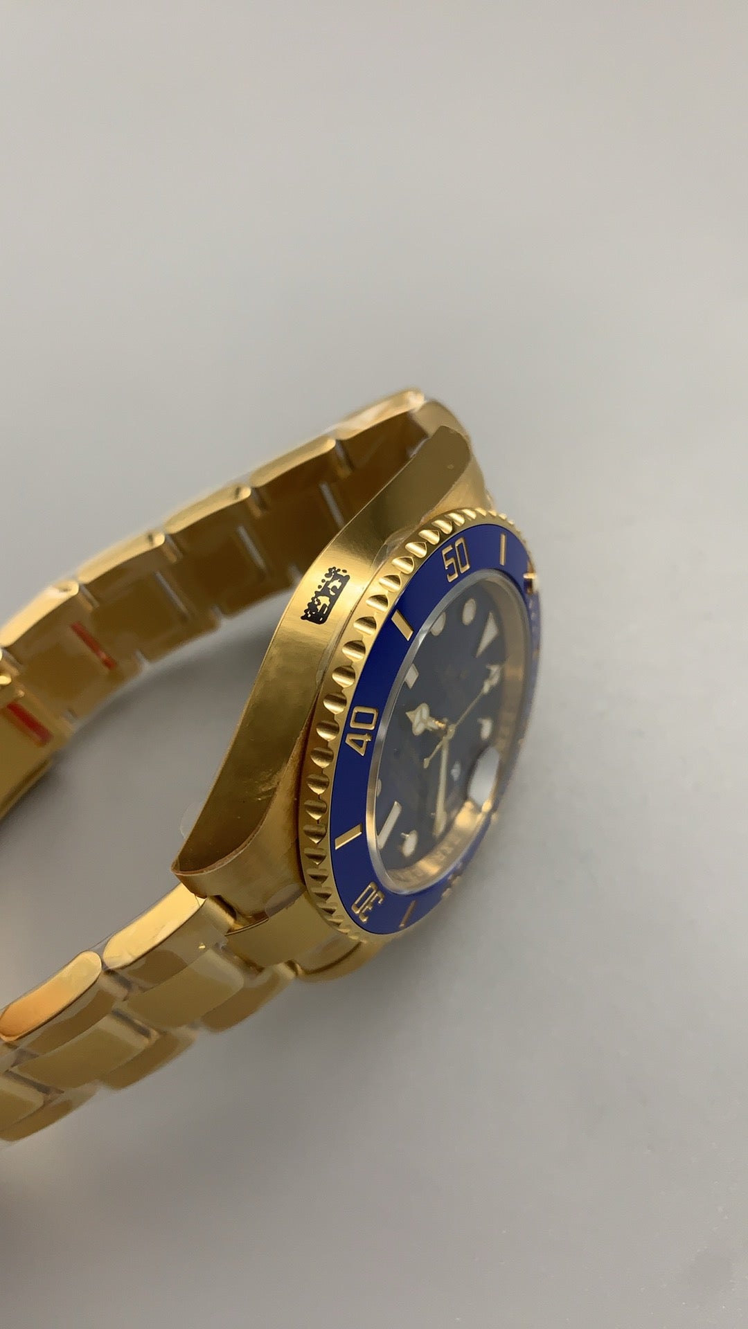 Rolex Submariner 40MM | หน้าปัดสีน้ำเงิน ขอบสีน้ำเงิน | ตัวเรือนสแตนเลสเคลือบสีทอง PVD