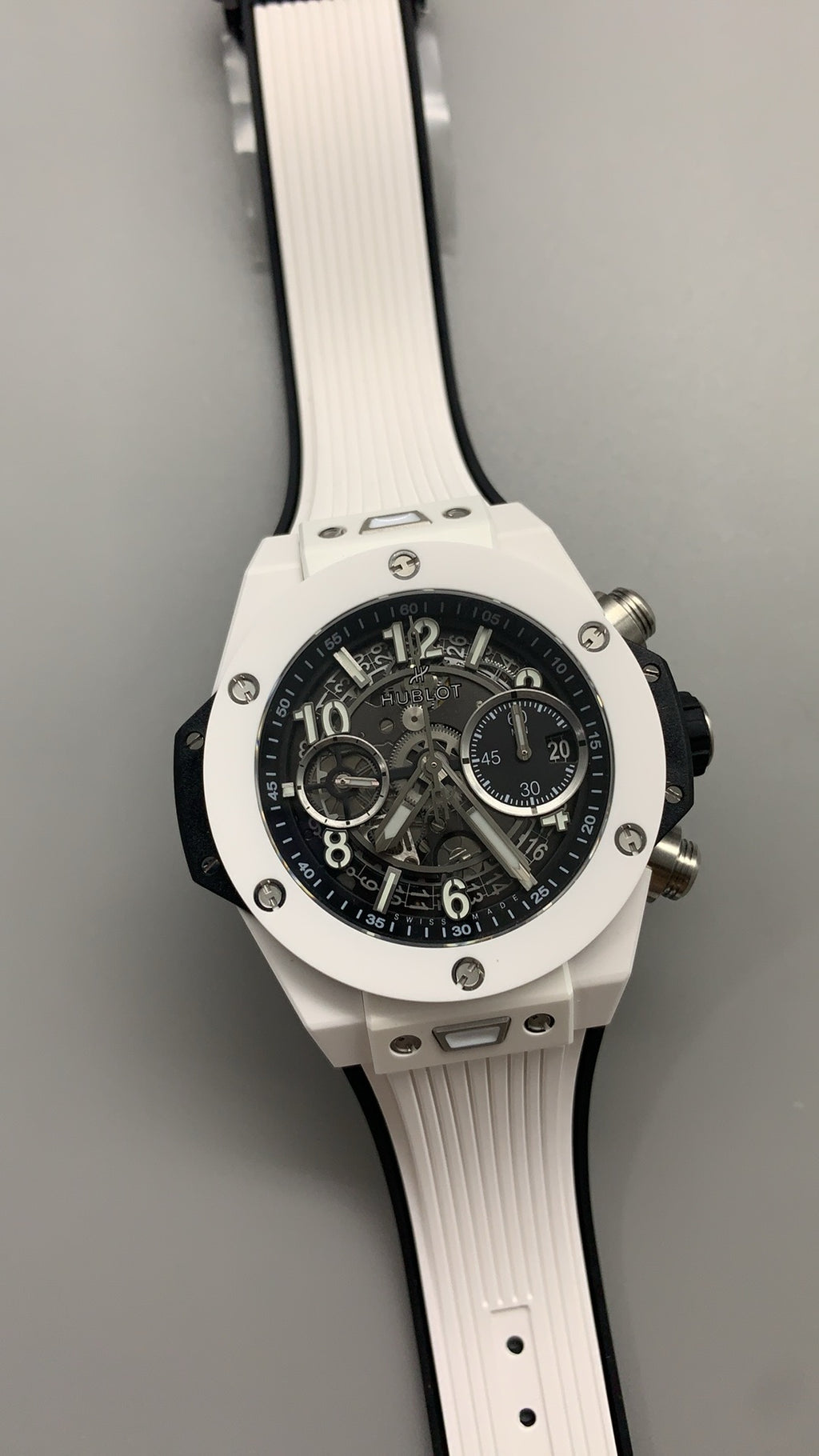 Hublot Big Bang Chronograph | 44MM | ตัวเรือนเซรามิกสีขาว | หน้าปัดสเกเลตัน | จับเวลา Chronograph | กลไกอัตโนมัติ HUB4100