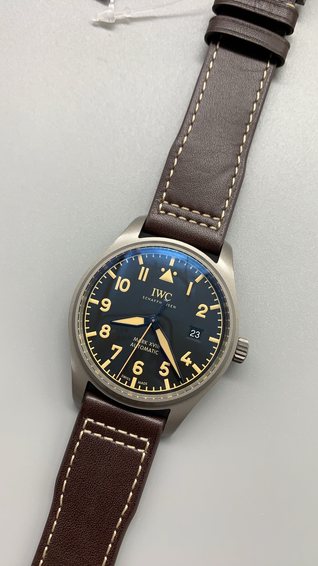 IWC Pilot's Watch Mark XVIII Heritage | 40MM | ตัวเรือนไทเทเนียม | ฟังก์ชันวันที่ | หน้าปัดสีน้ำตาล | สายหนังวัวสีน้ำตาล | กลไกอัตโนมัติ Cal.35111