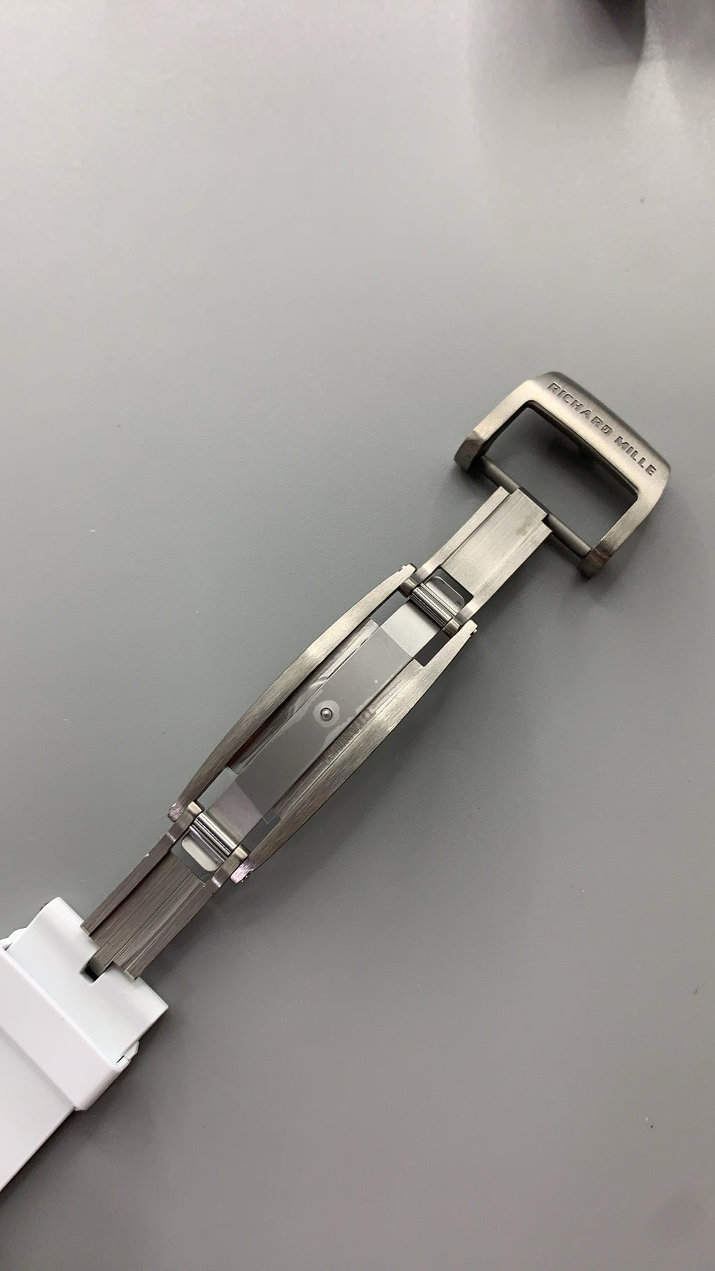 Richard Mille RM055 | 42MM | ตัวเรือนเซรามิกสีขาว + โครงไทเทเนียม | หน้าปัดสเกเลตัน | กลไกไขลานมือ RMUL2