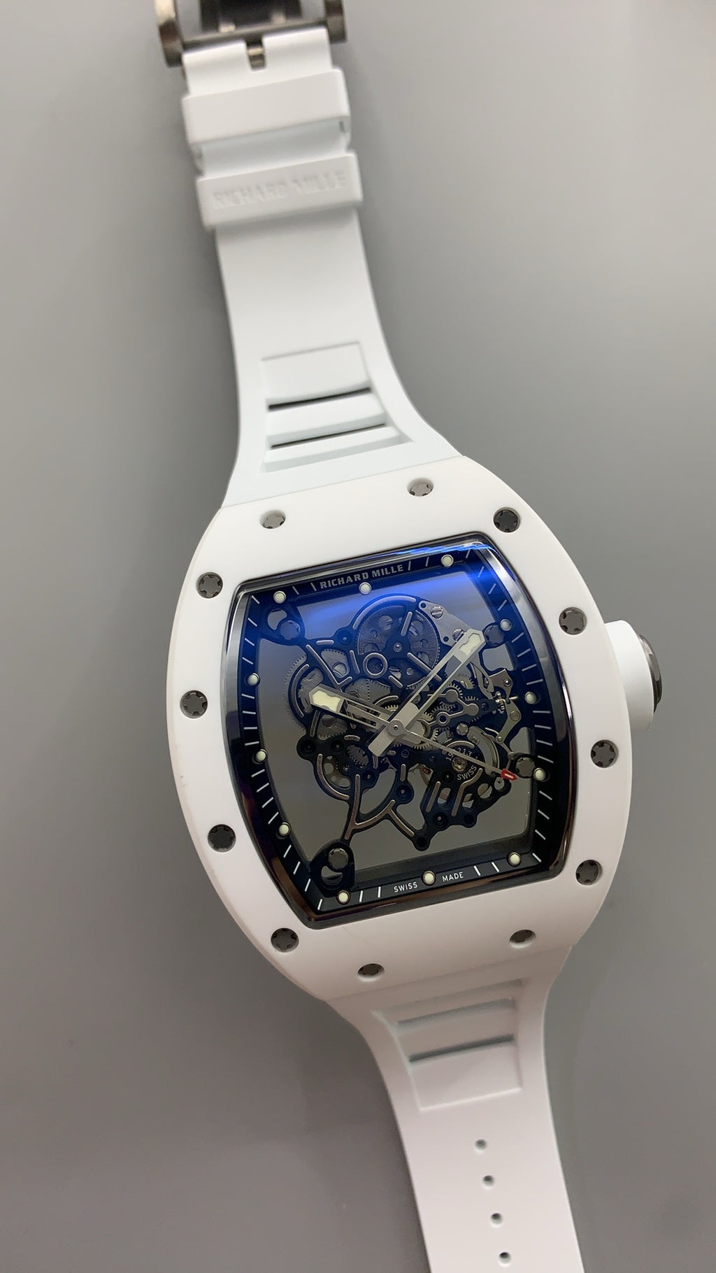 Richard Mille RM055 | 42MM | ตัวเรือนเซรามิกสีขาว + โครงไทเทเนียม | หน้าปัดสเกเลตัน | กลไกไขลานมือ RMUL2