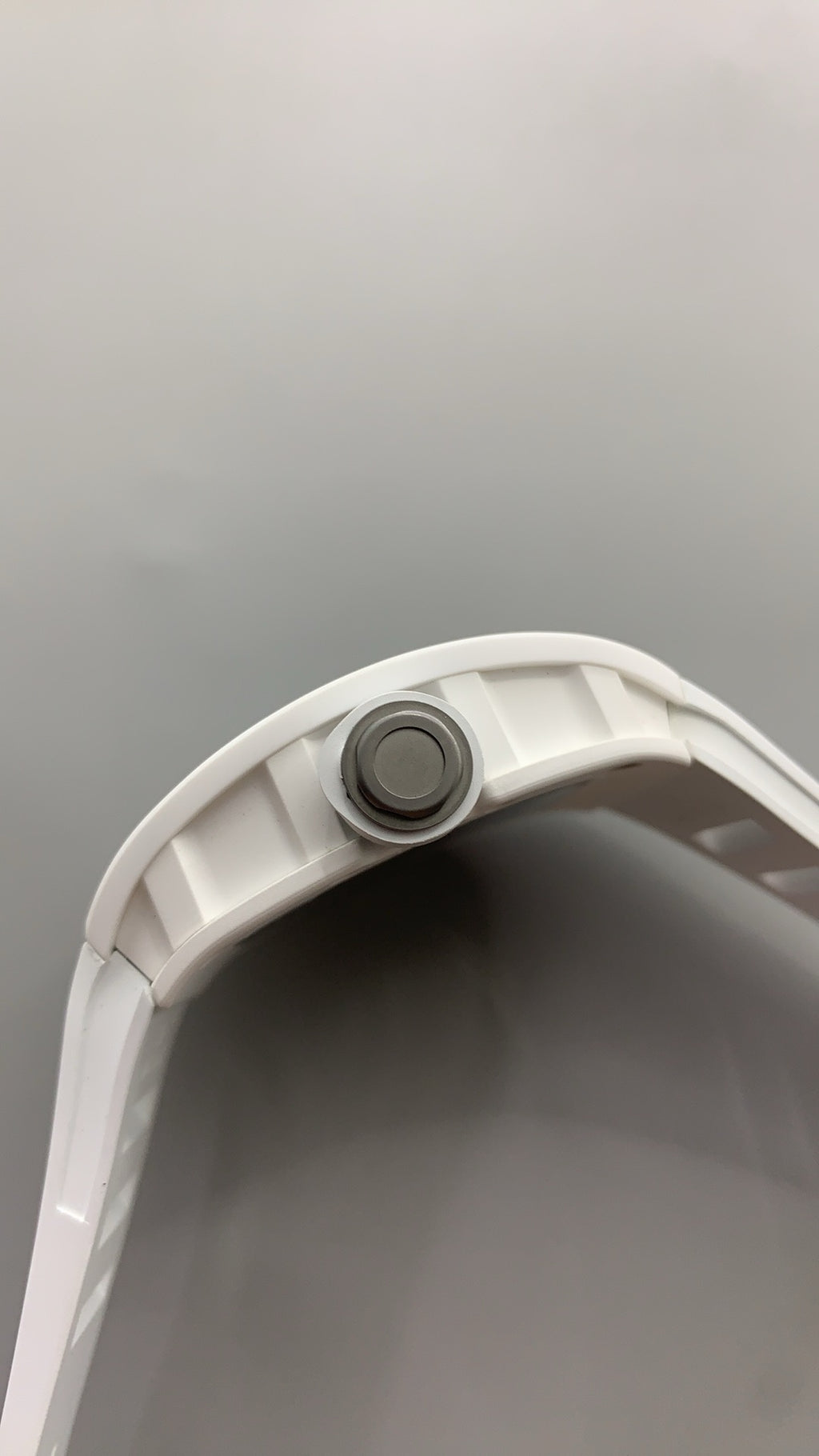 Richard Mille RM055 | 42MM | ตัวเรือนเซรามิกสีขาว + โครงไทเทเนียม | หน้าปัดสเกเลตัน | กลไกไขลานมือ RMUL2