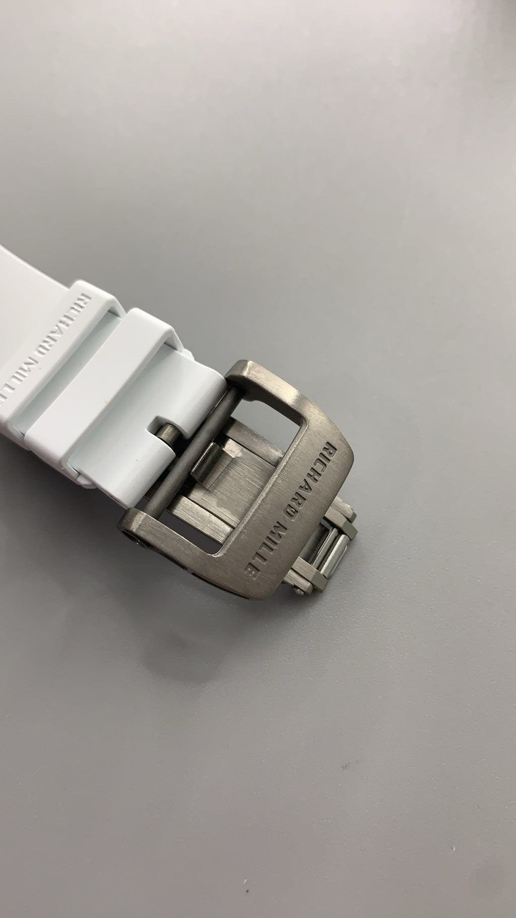 Richard Mille RM055 | 42MM | ตัวเรือนเซรามิกสีขาว + โครงไทเทเนียม | หน้าปัดสเกเลตัน | กลไกไขลานมือ RMUL2