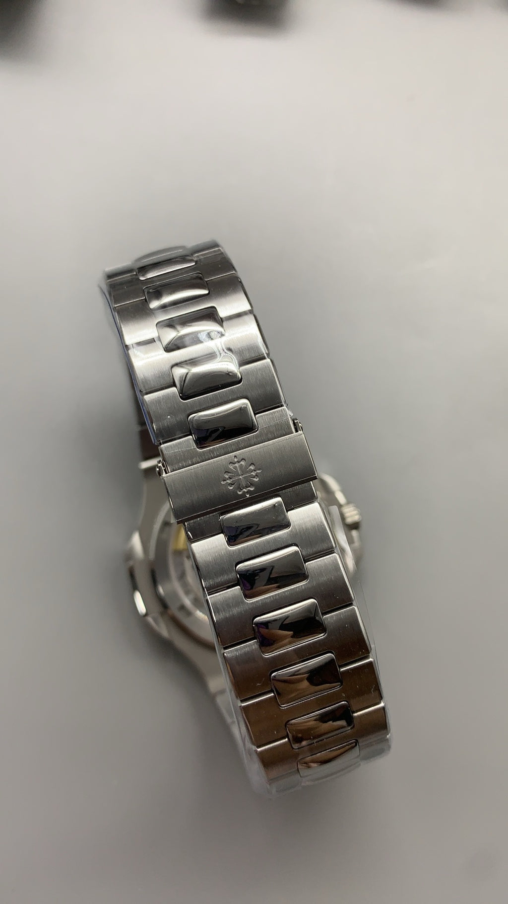 Patek Philippe Nautilus 5711 | 40MM | หน้าปัดสีน้ำเงินลายริ้ว | กลไกอัตโนมัติ Cal.324 S C