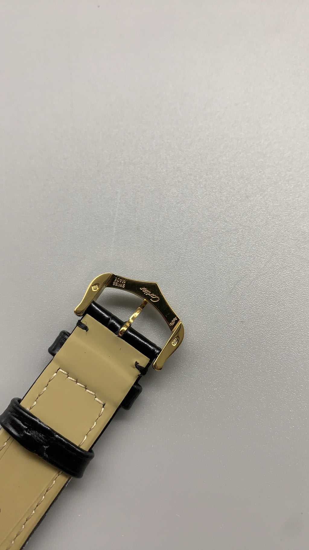 Cartier Tank Must de Cartier | ขนาดกลาง 33×25 มม. | สีโกลด์ | อัตโนมัติ