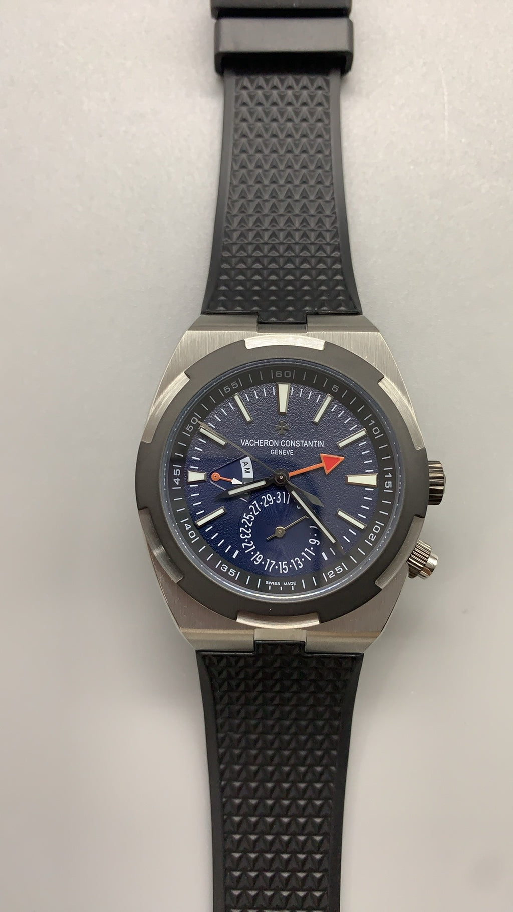 Vacheron Constantin Overseas Dual Time 7900V | 41MM | ตัวเรือนสแตนเลสสตีล | ฟังก์ชันเวลา 2 เขต | หน้าปัดสีน้ำเงิน | กลไกอัตโนมัติ Cal.5110 DT