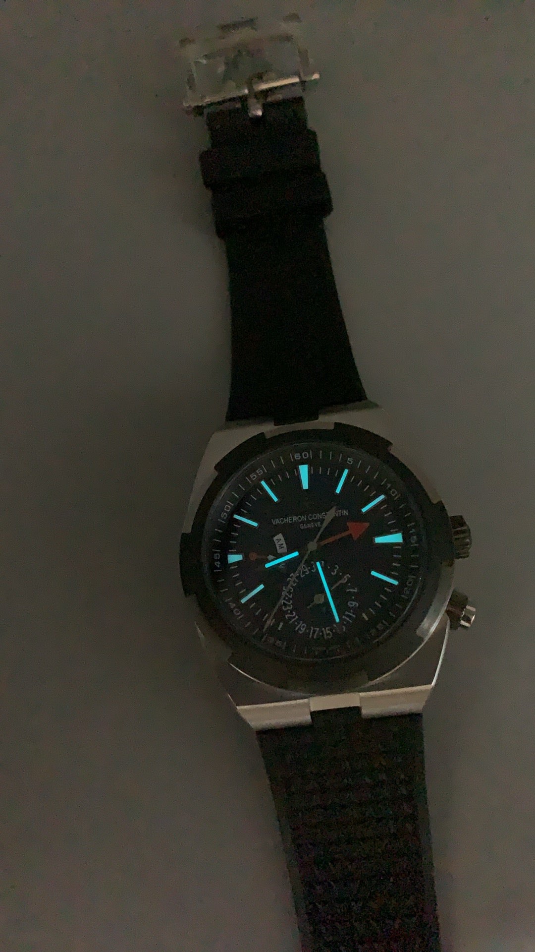 Vacheron Constantin Overseas Dual Time 7900V | 41MM | ตัวเรือนสแตนเลสสตีล | ฟังก์ชันเวลา 2 เขต | หน้าปัดสีน้ำเงิน | กลไกอัตโนมัติ Cal.5110 DT