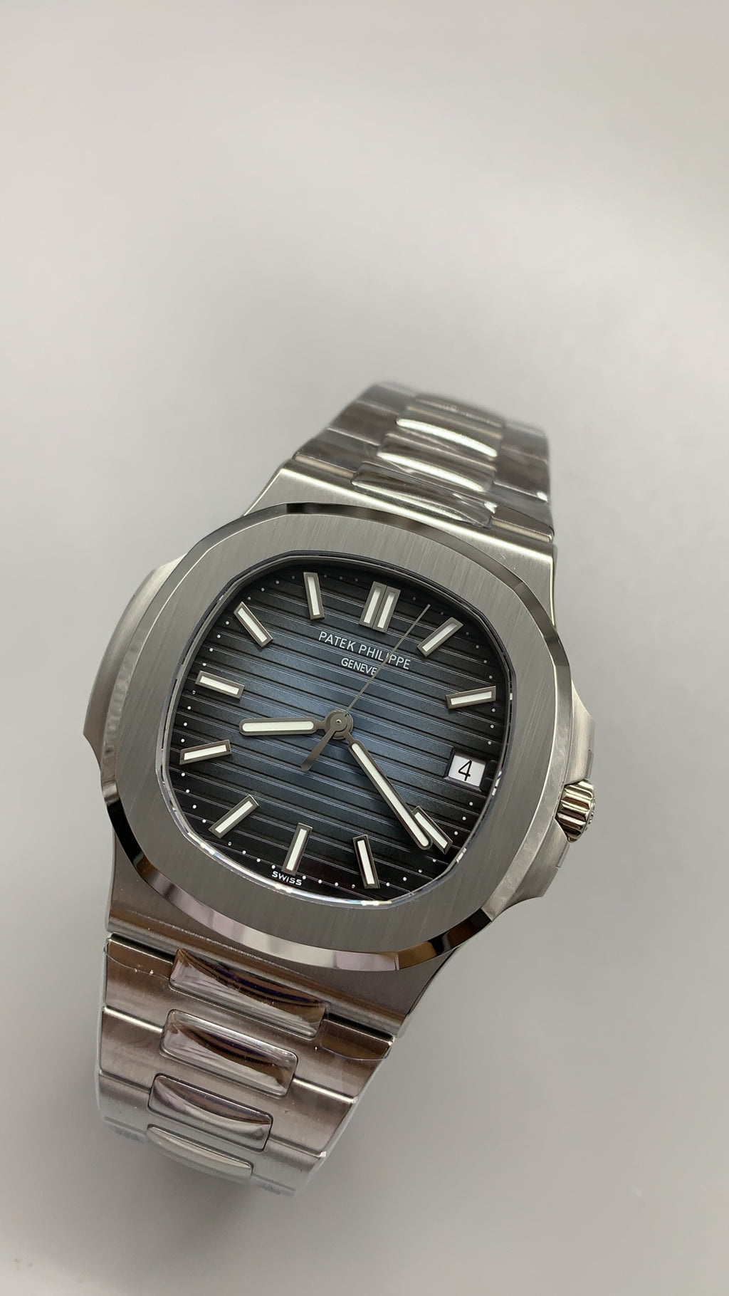 Patek Philippe Nautilus 5711 | 40MM | หน้าปัดสีน้ำเงินลายริ้ว | กลไกอัตโนมัติ Cal.324 S C
