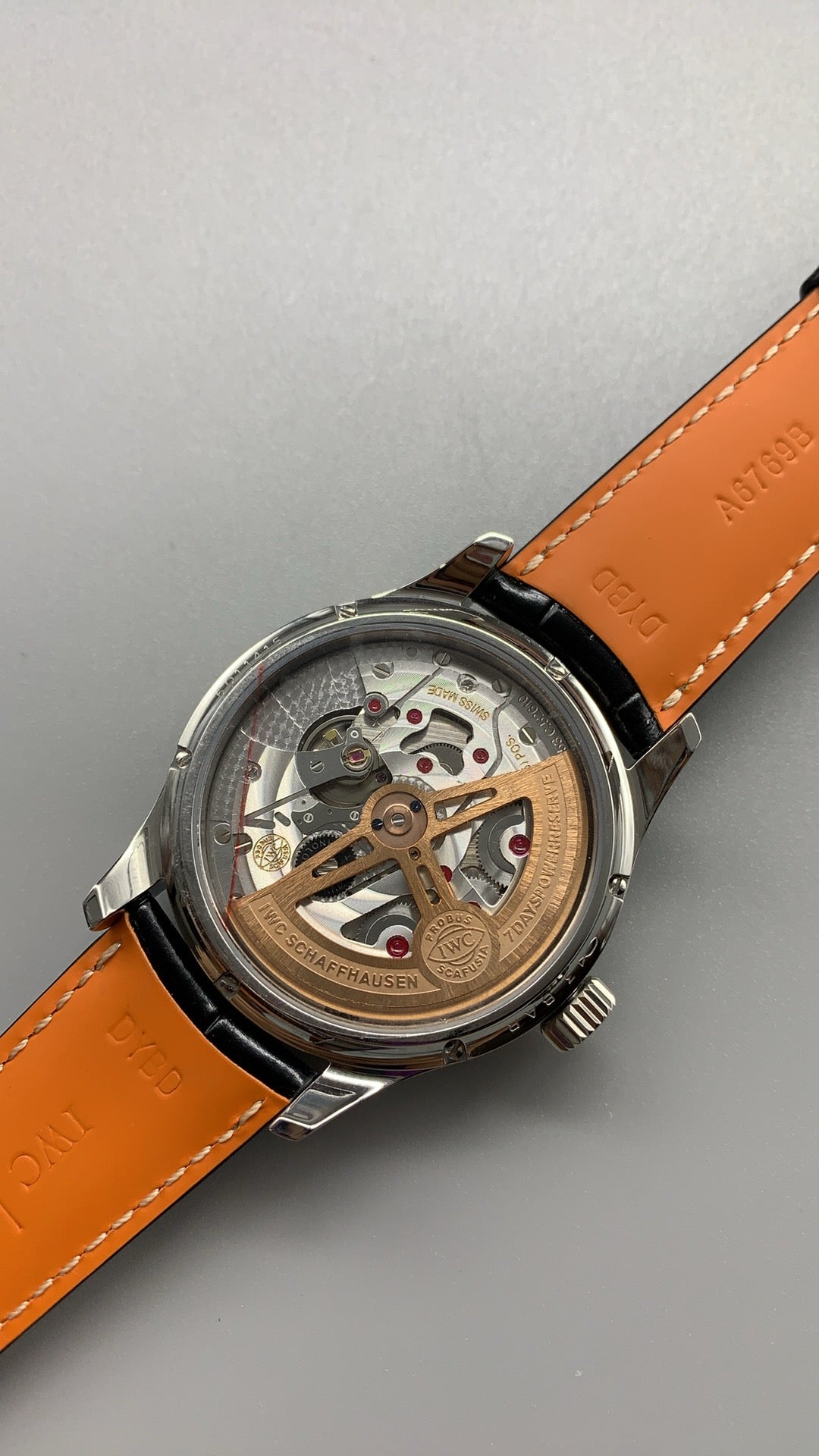 IWC Portugieser Perpetual Calendar 42 | 42MM | ตัวเรือนสแตนเลสสตีล | ฟังก์ชันปฏิทินถาวร | หน้าปัดสีขาว | สายหนังจระเข้สีดำ | กลไกอัตโนมัติ Cal.82650