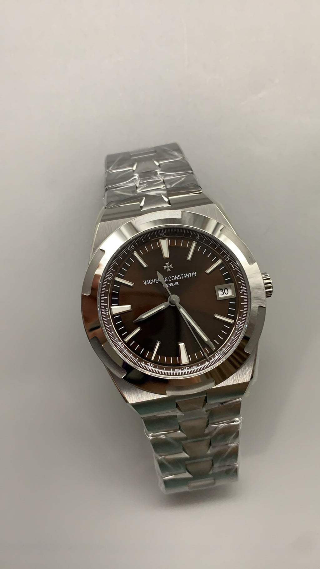 Vacheron Constantin Overseas 4500V | 41MM | ตัวเรือนสแตนเลสสตีล | หน้าปัดสีน้ำตาล | กลไกอัตโนมัติ Cal.5100