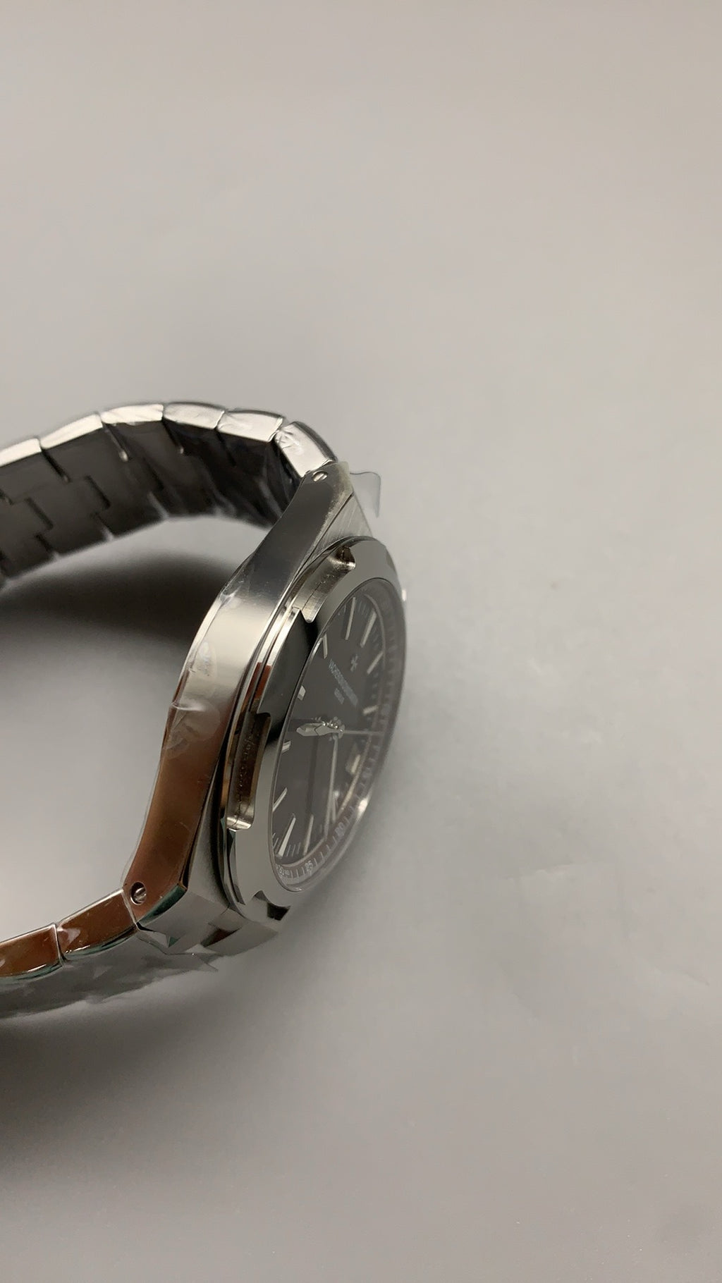 Vacheron Constantin Overseas 4500V | 41MM | ตัวเรือนสแตนเลสสตีล | หน้าปัดสีน้ำตาล | กลไกอัตโนมัติ Cal.5100