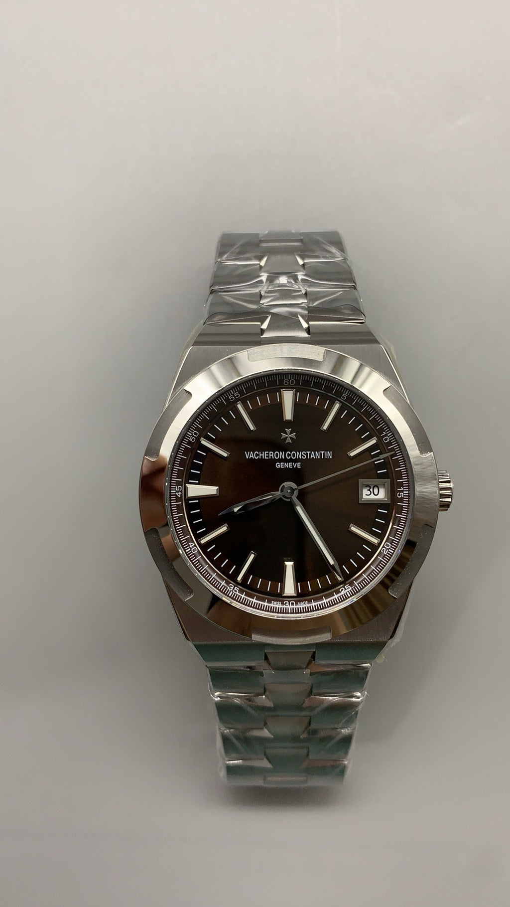 Vacheron Constantin Overseas 4500V | 41MM | ตัวเรือนสแตนเลสสตีล | หน้าปัดสีน้ำตาล | กลไกอัตโนมัติ Cal.5100