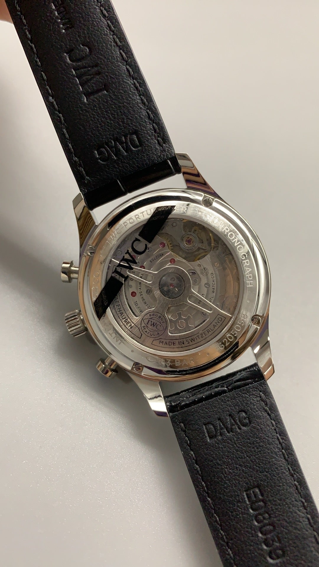 IWC Portugieser Chronograph | 41MM | ตัวเรือนสแตนเลสสตีล | ฟังก์ชันจับเวลา | หน้าปัดสีขาว | สายหนังจระเข้สีน้ำเงิน | กลไกอัตโนมัติ Cal.69355