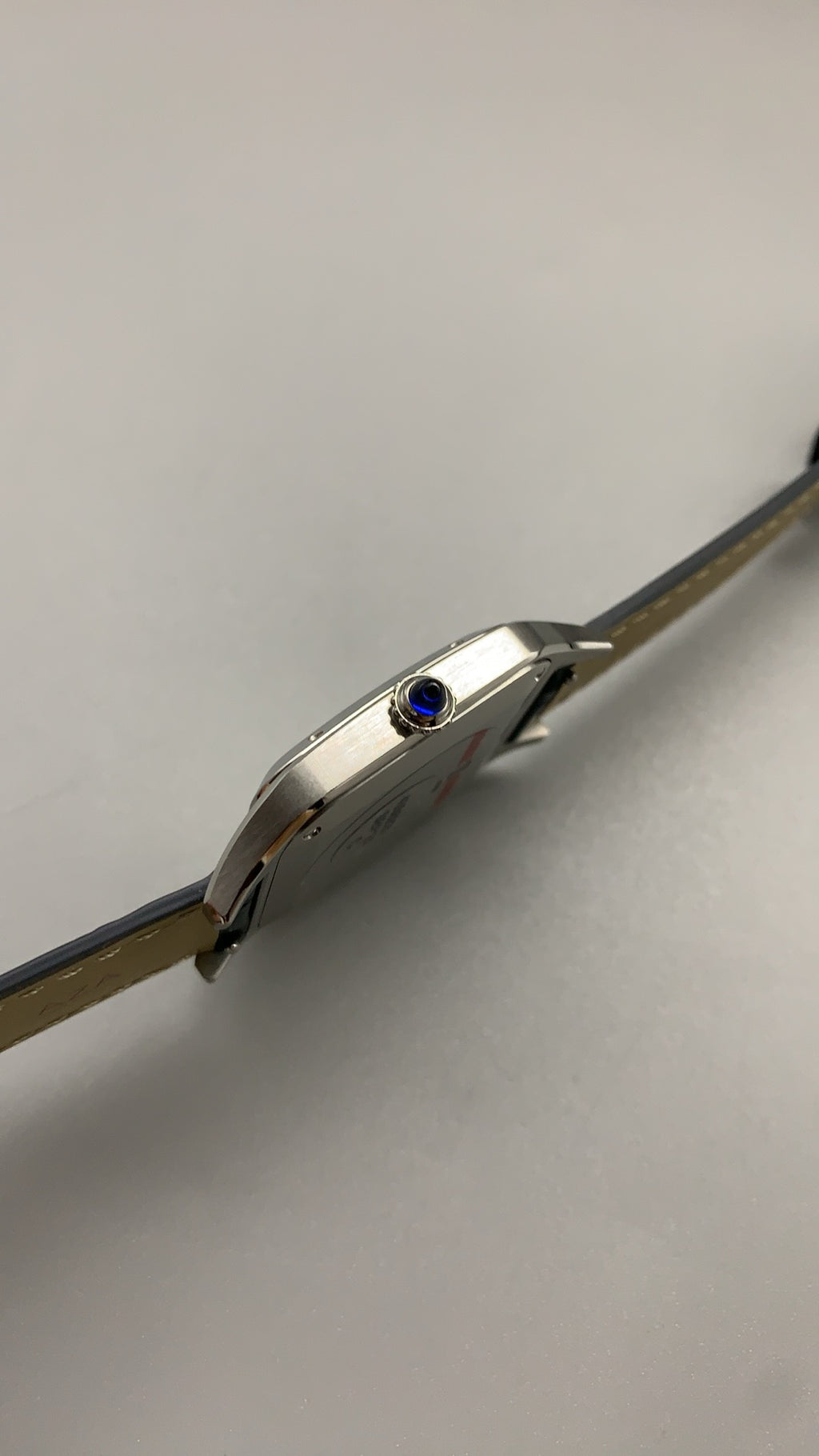 Cartier Tank Louis Dumont | ขนาดกลาง 43×31 มม. | อัตโนมัติ