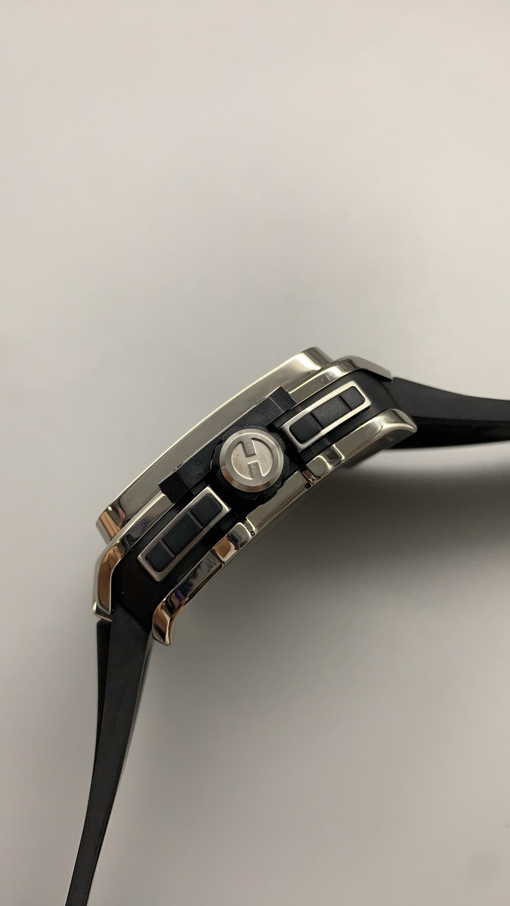 Hublot Spirit of Big Bang | 42MM | ตัวเรือนไทเทเนียมทรงถังไวน์ (Tonneau) | หน้าปัดสเกเลตัน | จับเวลา Chronograph | กลไกอัตโนมัติ HUB4700