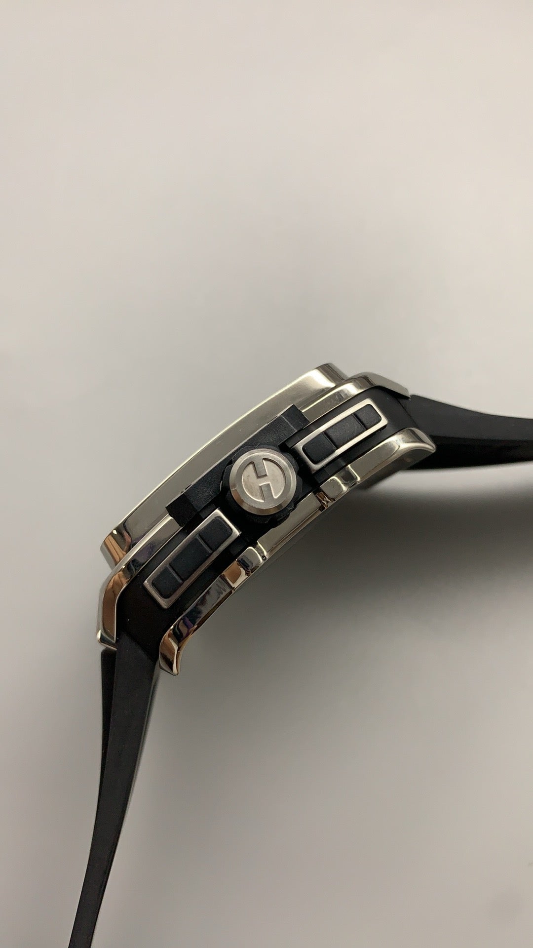 Hublot Spirit of Big Bang | 42MM | ตัวเรือนไทเทเนียมทรงถังไวน์ (Tonneau) | หน้าปัดสเกเลตัน | จับเวลา Chronograph | กลไกอัตโนมัติ HUB4700