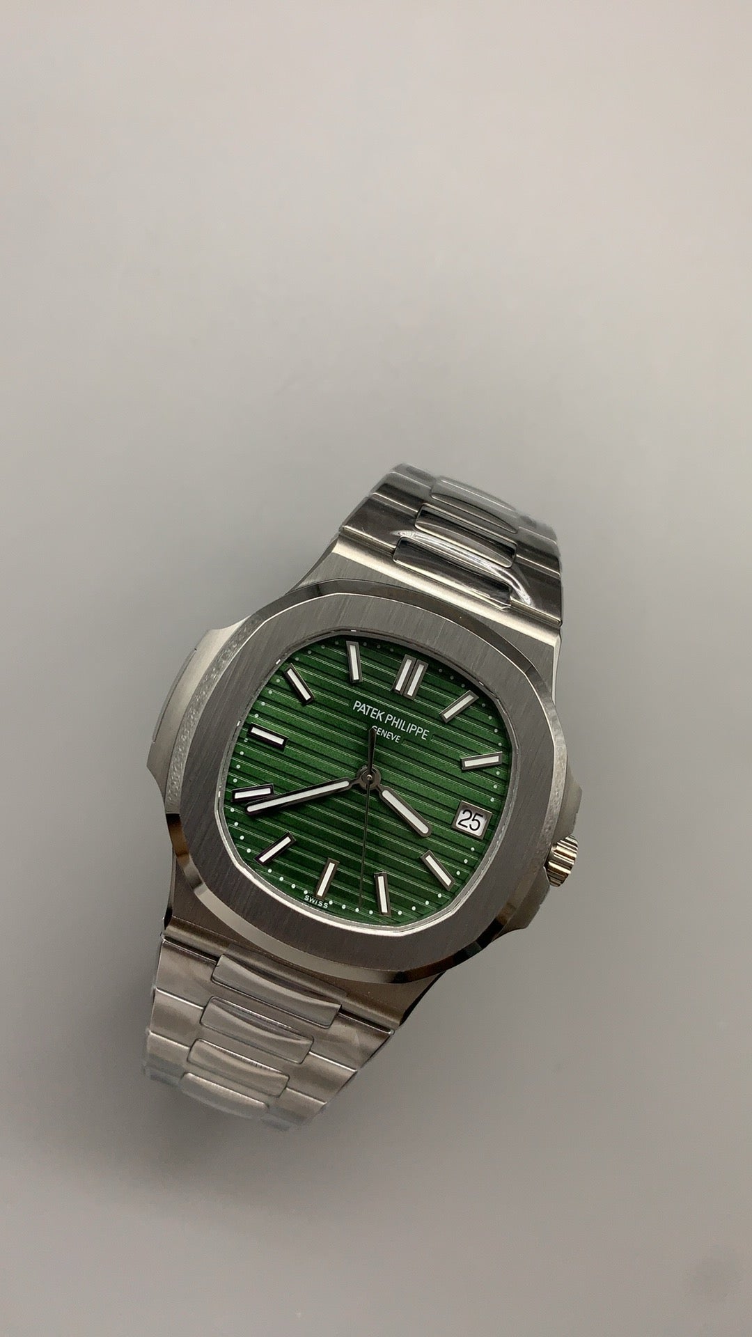 Patek Philippe Nautilus 5711 | 40MM | หน้าปัดสีเขียวลายริ้ว | กลไกอัตโนมัติ Cal.324 S C