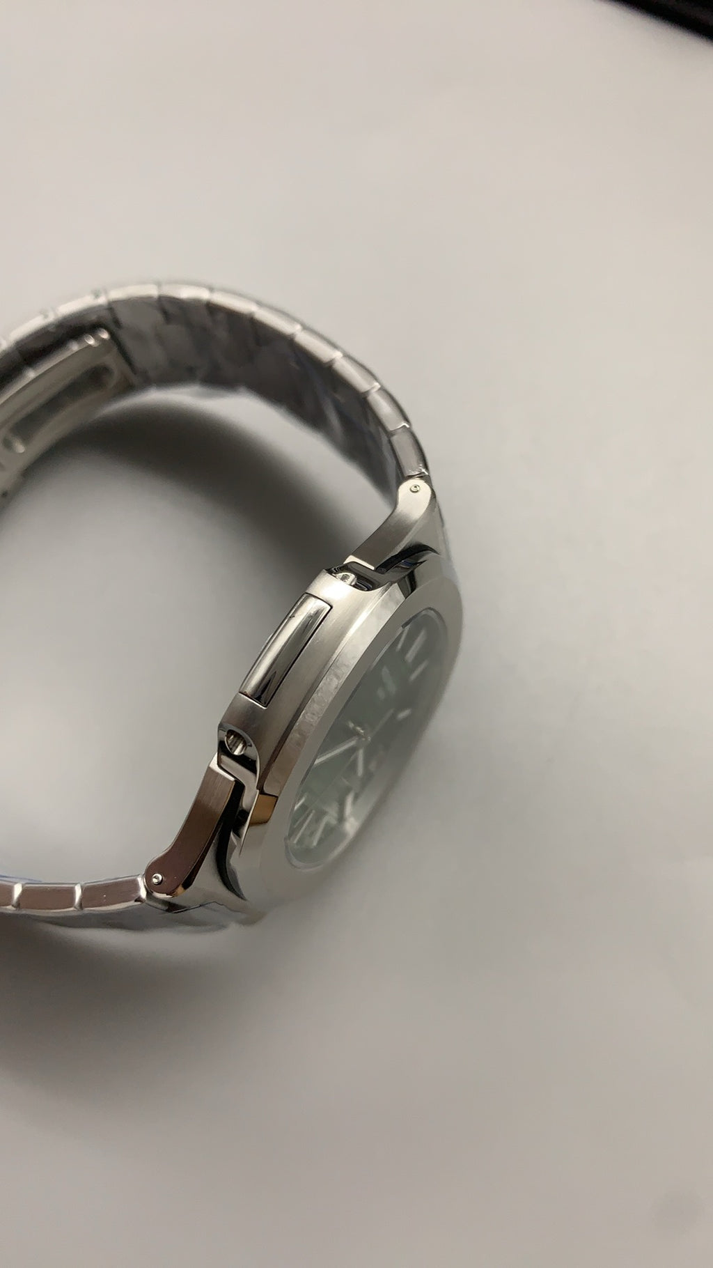 Patek Philippe Nautilus 5711 | 40MM | หน้าปัดสีเขียวลายริ้ว | กลไกอัตโนมัติ Cal.324 S C