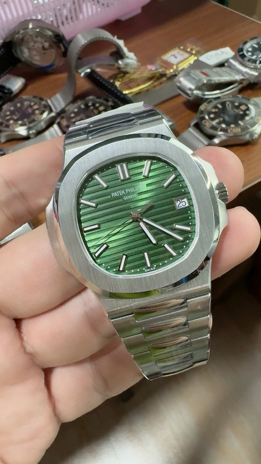 Patek Philippe Nautilus 5711 | 40MM | หน้าปัดสีเขียวลายริ้ว | กลไกอัตโนมัติ Cal.324 S C