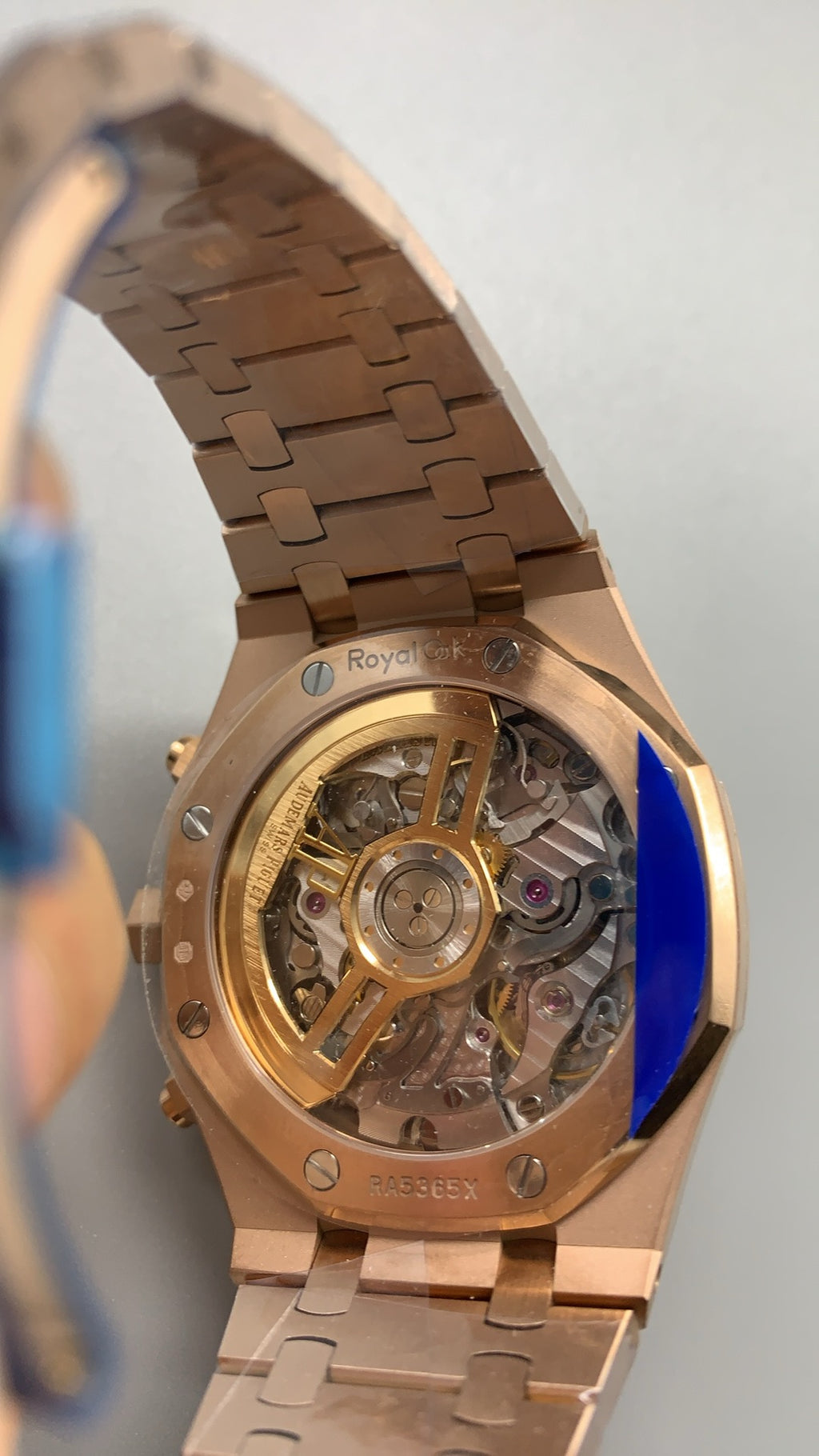 Audemars Piguet Royal Oak 26240 | 41MM | ตัวเรือนสแตนเลสสตีลเคลือบสีโรสโกลด์ PVD | หน้าปัดสีน้ำเงิน | จับเวลา Chronograph | กลไกอัตโนมัติ Cal.4401