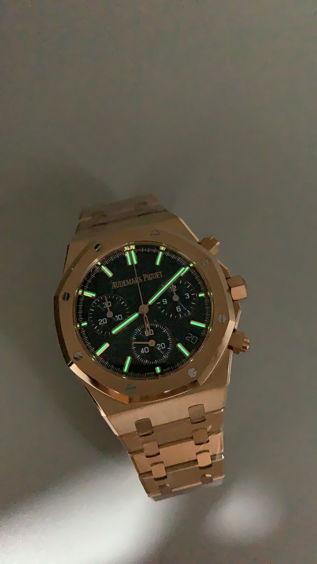 Audemars Piguet Royal Oak 26240 | 41MM | ตัวเรือนสแตนเลสสตีลเคลือบสีโรสโกลด์ PVD | หน้าปัดสีน้ำเงิน | จับเวลา Chronograph | กลไกอัตโนมัติ Cal.4401