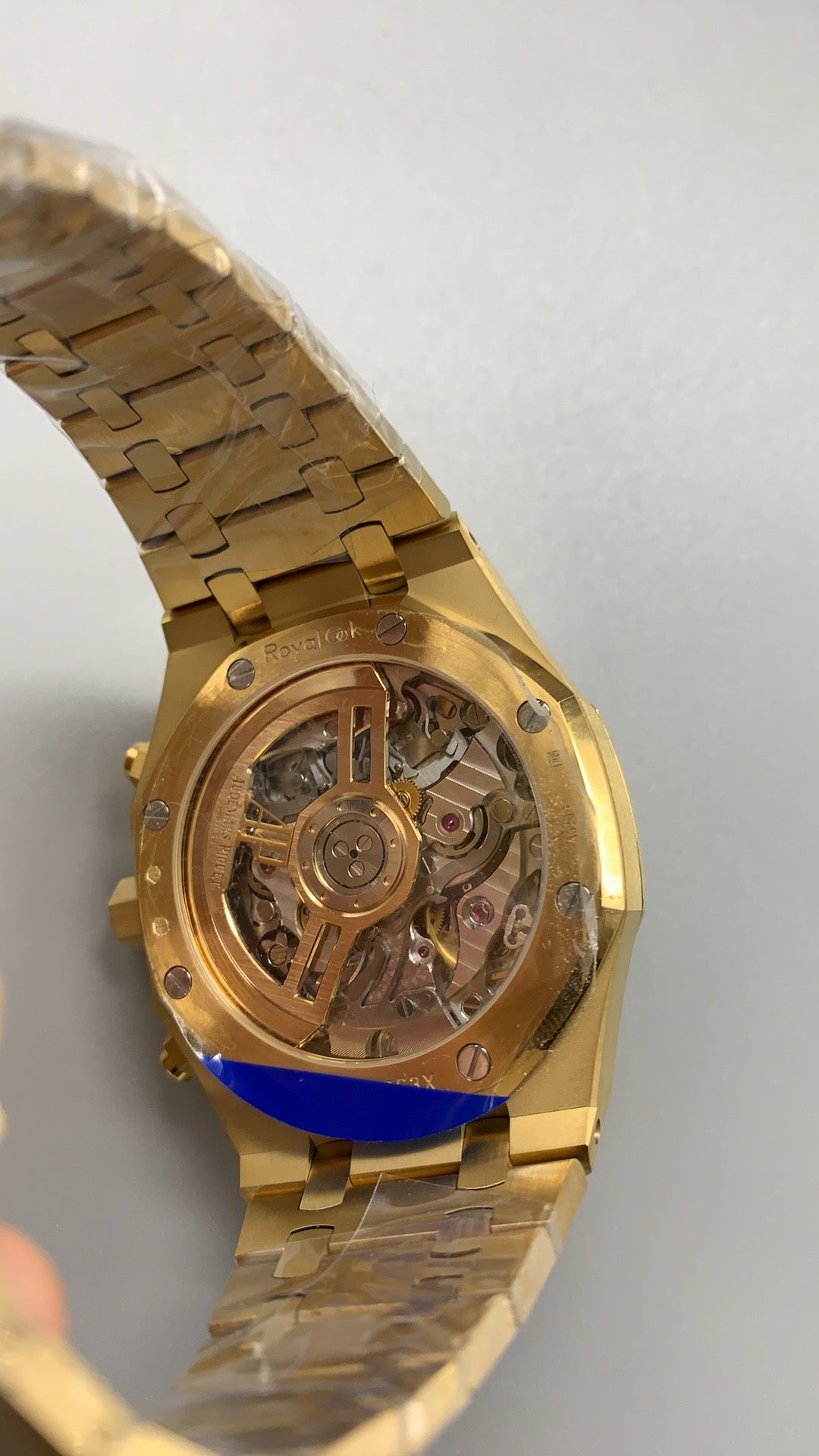 Audemars Piguet Royal Oak 26240 | 41MM | ตัวเรือนสแตนเลสสตีลเคลือบสีทองแบบ PVD | หน้าปัดสีดำไล่เฉดควันทอง (Smoked Black) | จับเวลา Chronograph | กลไกอัตโนมัติ Cal.4401