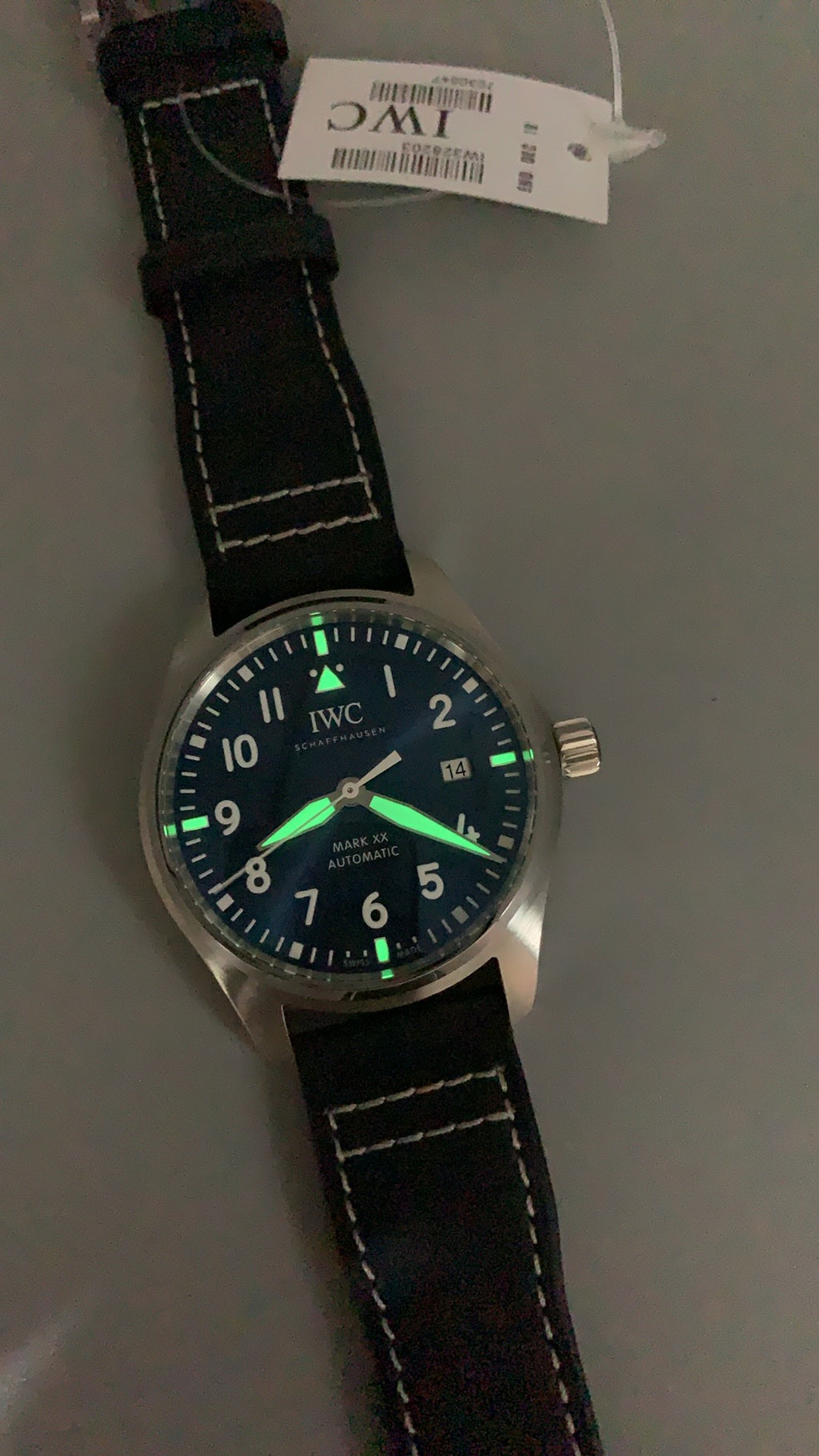 IWC Pilot's Watch Mark XX | 40MM | ตัวเรือนสแตนเลสสตีล | ฟังก์ชันวันที่ | หน้าปัดสีดำ | สายหนังวัวสีดำ | กลไกอัตโนมัติ Cal.32111