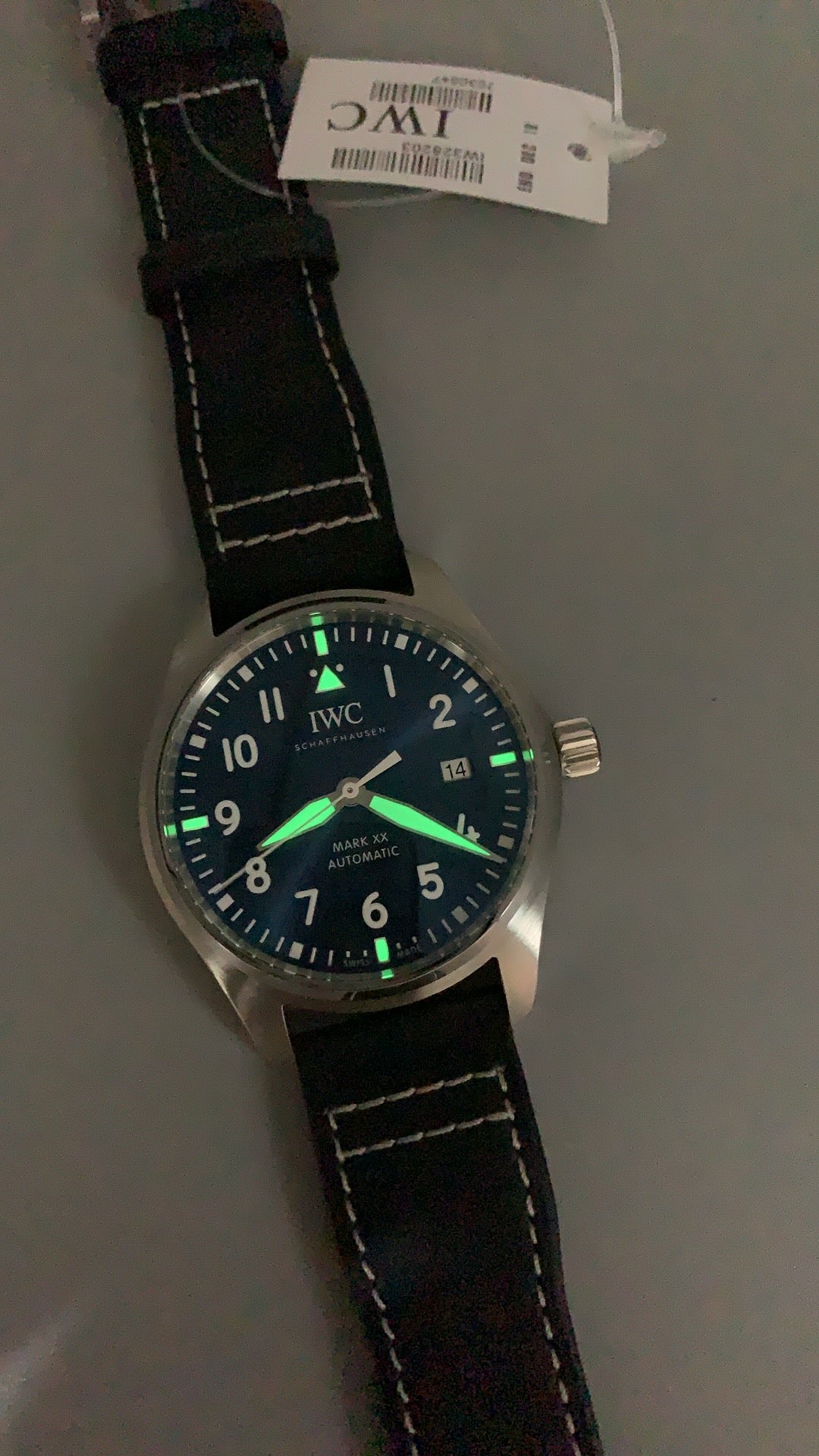 IWC Pilot's Watch Mark XX | 40MM | ตัวเรือนสแตนเลสสตีล | ฟังก์ชันวันที่ | หน้าปัดสีดำ | สายหนังวัวสีดำ | กลไกอัตโนมัติ Cal.32111