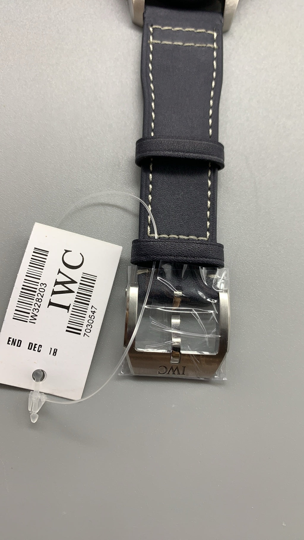 IWC Pilot's Watch Mark XX | 40MM | ตัวเรือนสแตนเลสสตีล | ฟังก์ชันวันที่ | หน้าปัดสีดำ | สายหนังวัวสีดำ | กลไกอัตโนมัติ Cal.32111