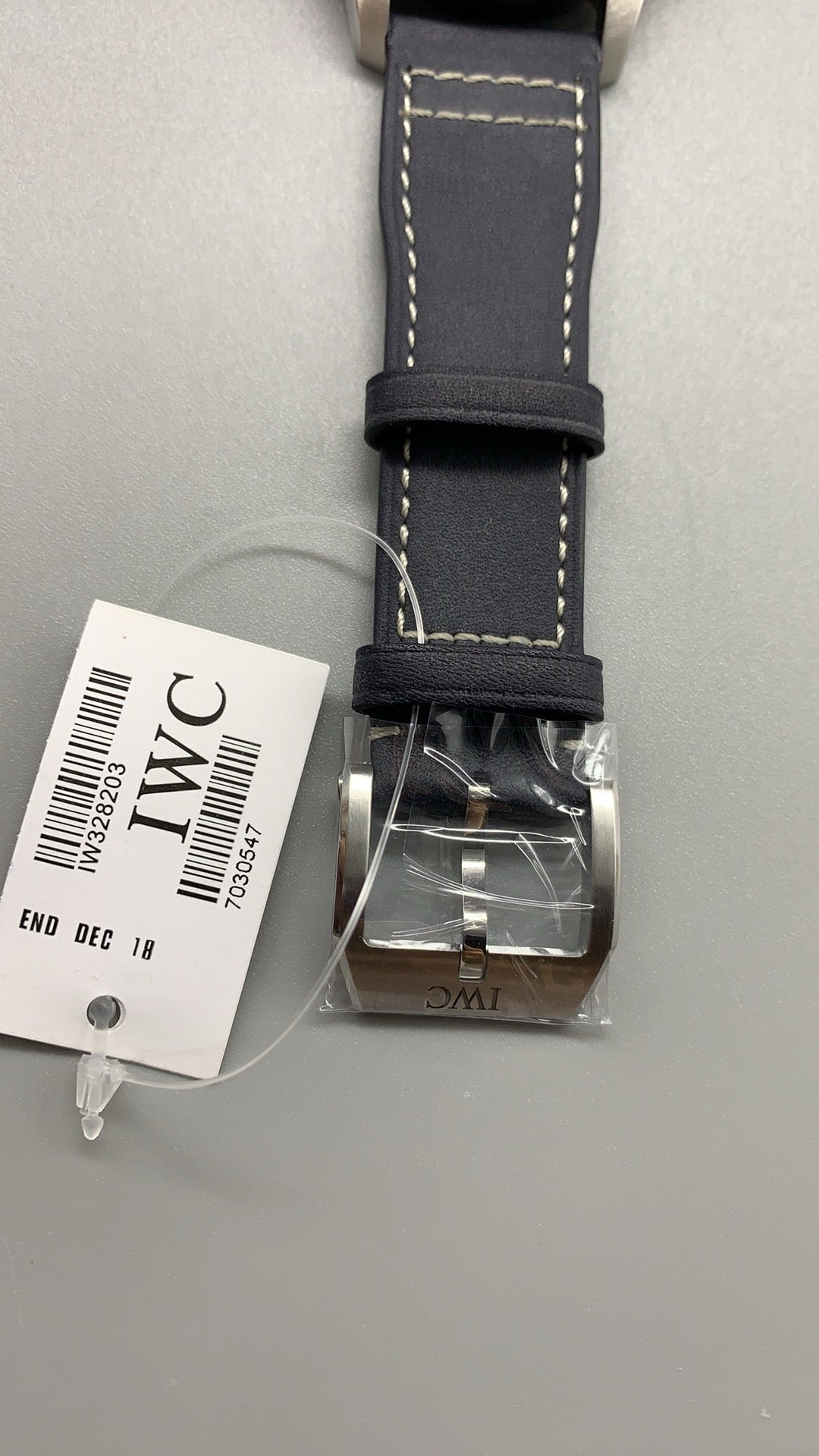 IWC Pilot's Watch Mark XX | 40MM | ตัวเรือนสแตนเลสสตีล | ฟังก์ชันวันที่ | หน้าปัดสีดำ | สายหนังวัวสีดำ | กลไกอัตโนมัติ Cal.32111