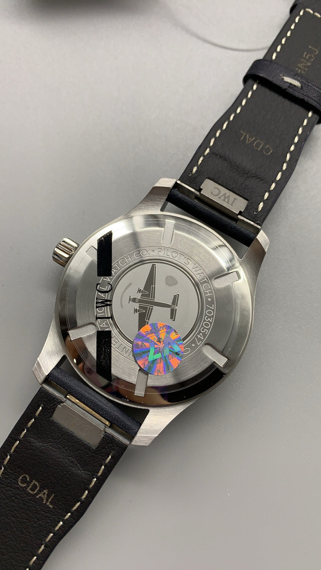 IWC Pilot's Watch Mark XX | 40MM | ตัวเรือนสแตนเลสสตีล | ฟังก์ชันวันที่ | หน้าปัดสีดำ | สายหนังวัวสีดำ | กลไกอัตโนมัติ Cal.32111