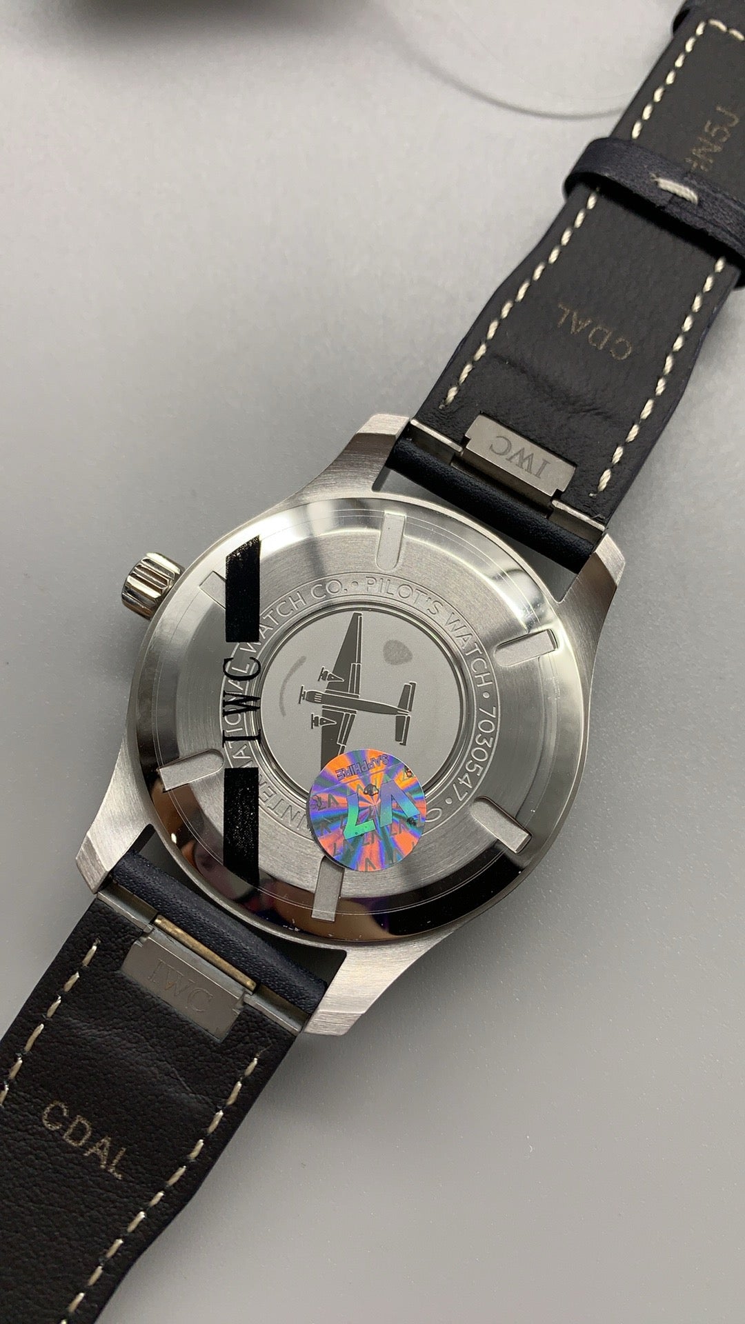 IWC Pilot's Watch Mark XX | 40MM | ตัวเรือนสแตนเลสสตีล | ฟังก์ชันวันที่ | หน้าปัดสีดำ | สายหนังวัวสีดำ | กลไกอัตโนมัติ Cal.32111