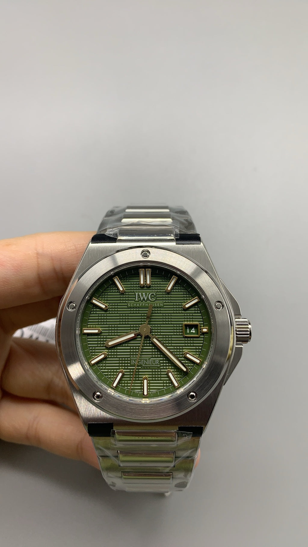 IWC Ingenieur Automatic 40 | 40MM | ตัวเรือนสแตนเลสสตีล | ฟังก์ชันวันที่ | หน้าปัดสีเขียว | สายเหล็กสแตนเลส | กลไกอัตโนมัติ Cal.32111