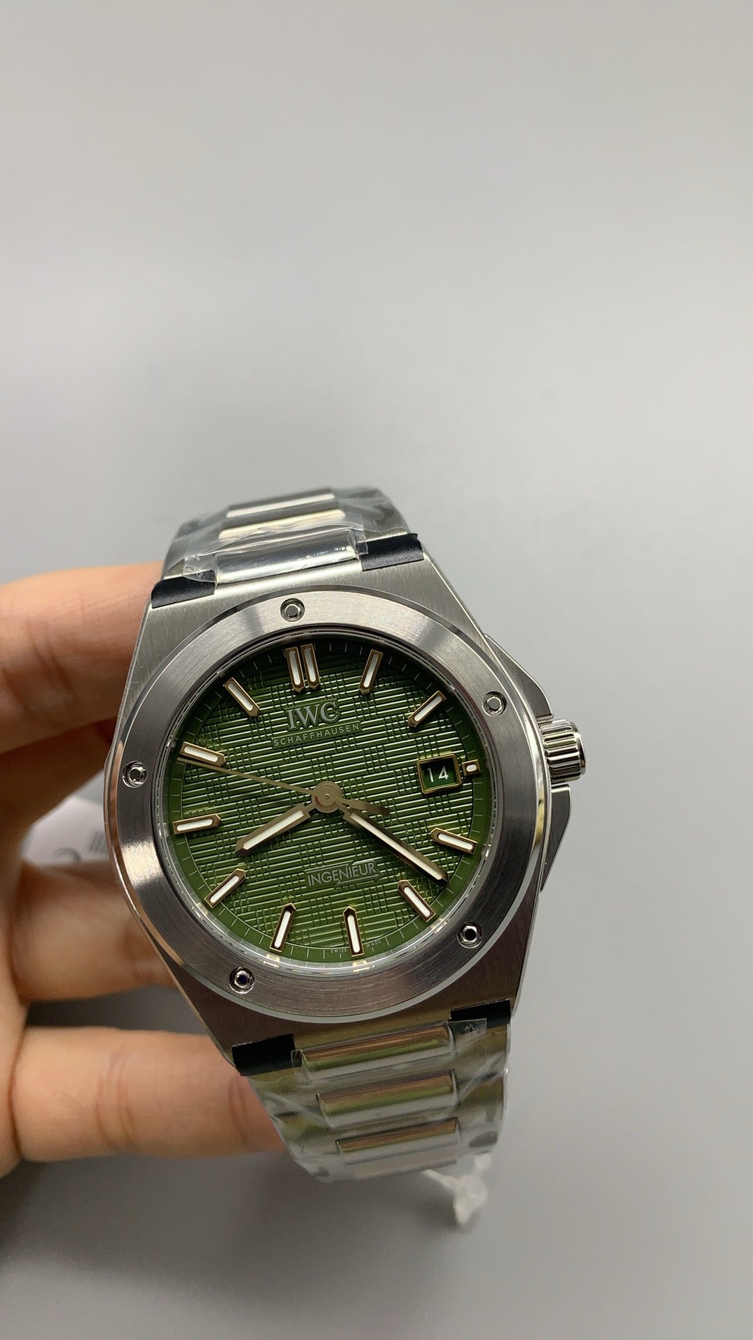 IWC Ingenieur Automatic 40 | 40MM | ตัวเรือนสแตนเลสสตีล | ฟังก์ชันวันที่ | หน้าปัดสีเขียว | สายเหล็กสแตนเลส | กลไกอัตโนมัติ Cal.32111