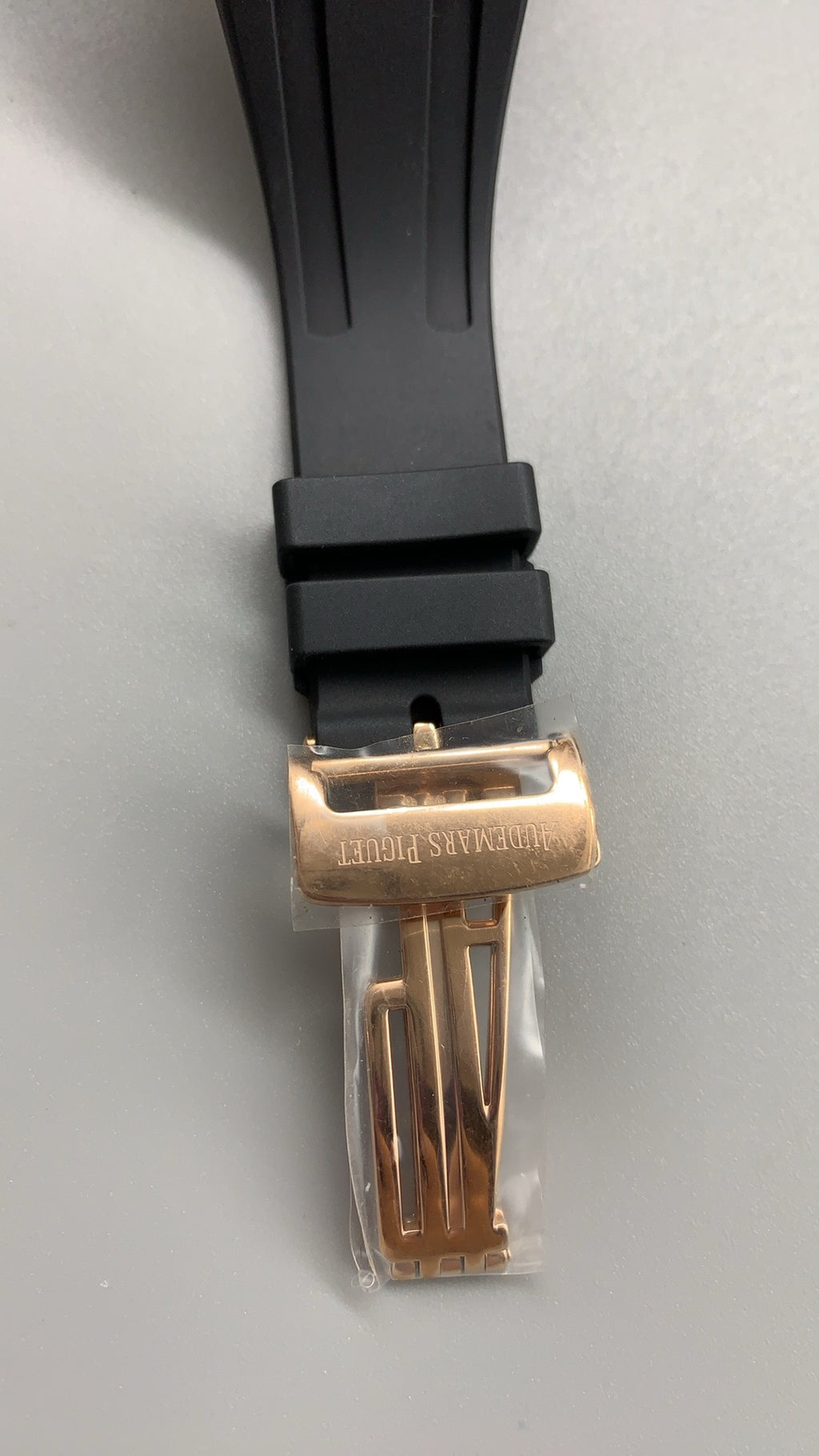 Audemars Piguet Royal Oak 15500 | 41MM | ตัวเรือนสแตนเลสสตีลเคลือบสีโรสโกลด์แบบ PVD | หน้าปัดสีดำ | สายยาง | กลไกอัตโนมัติ Cal.4302