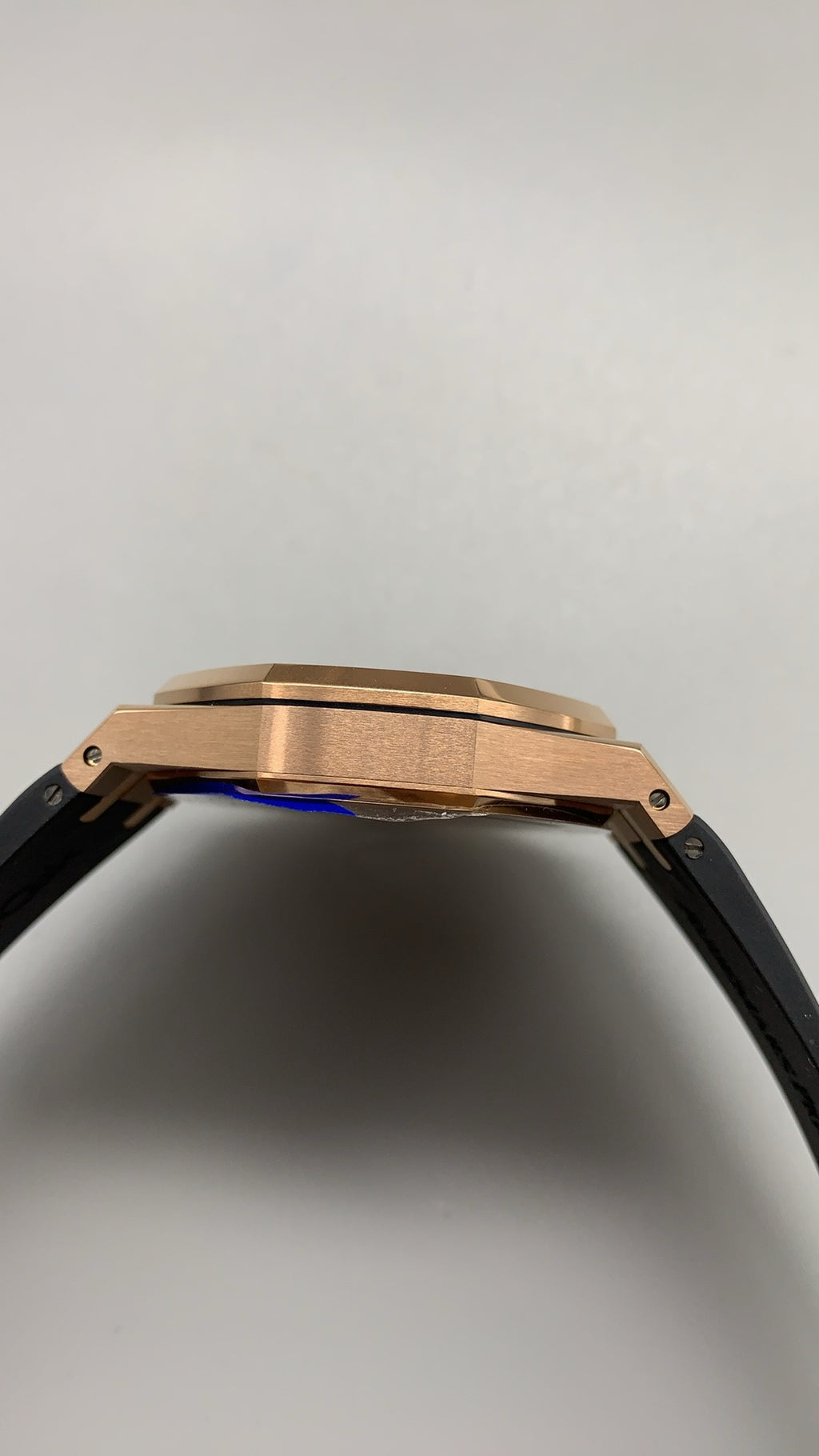 Audemars Piguet Royal Oak 15500 | 41MM | ตัวเรือนสแตนเลสสตีลเคลือบสีโรสโกลด์แบบ PVD | หน้าปัดสีดำ | สายยาง | กลไกอัตโนมัติ Cal.4302