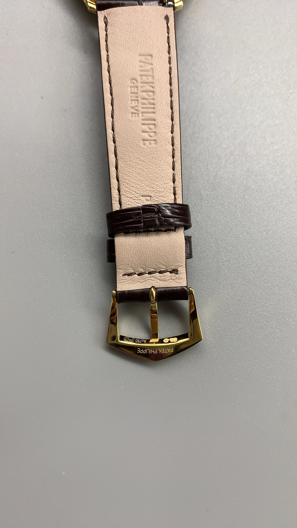 Patek Philippe Calatrava 5227 | 39MM | หน้าปัดสีงาช้าง | กลไกอัตโนมัติ Cal.324 S C