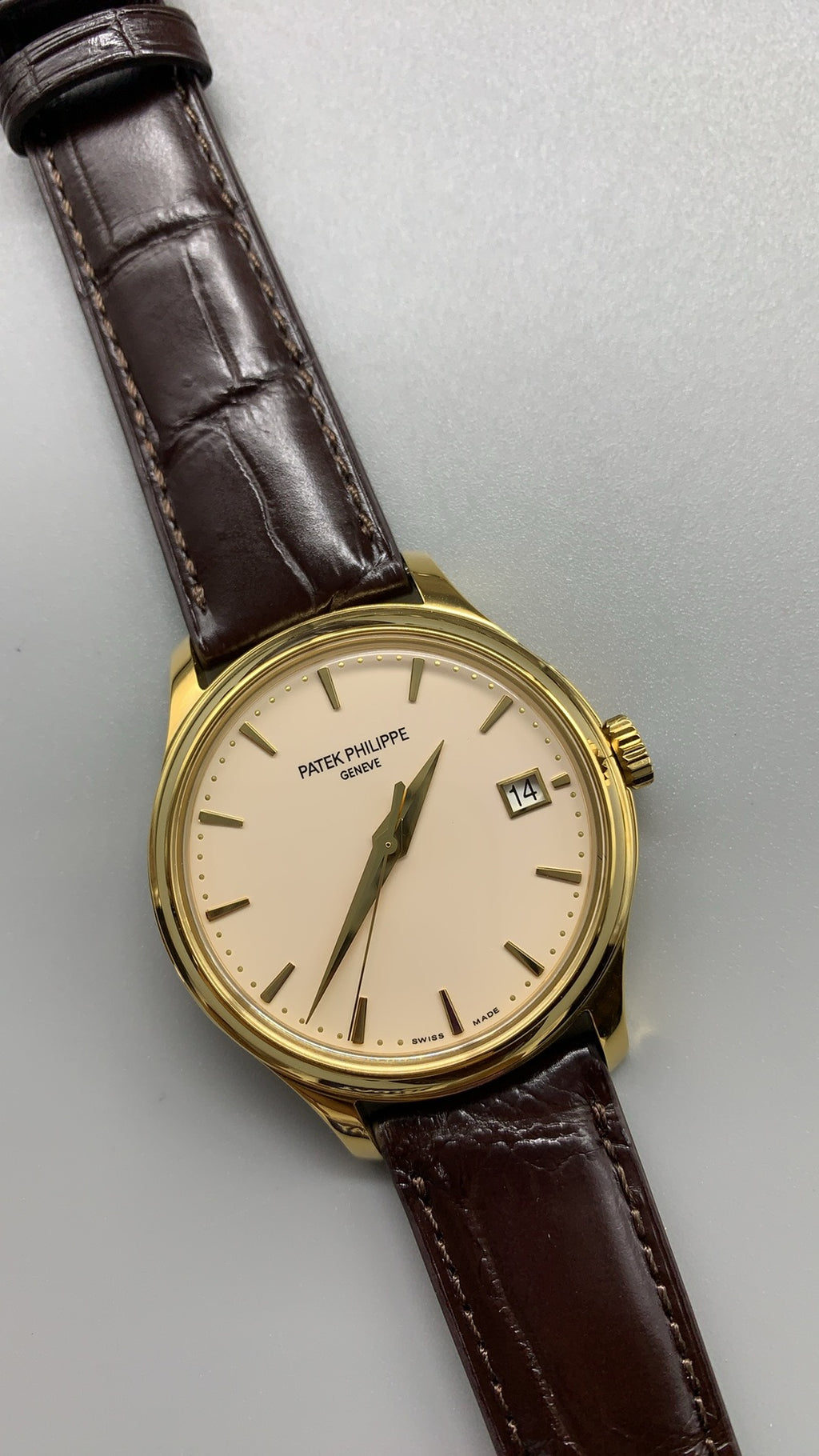 Patek Philippe Calatrava 5227 | 39MM | หน้าปัดสีงาช้าง | กลไกอัตโนมัติ Cal.324 S C