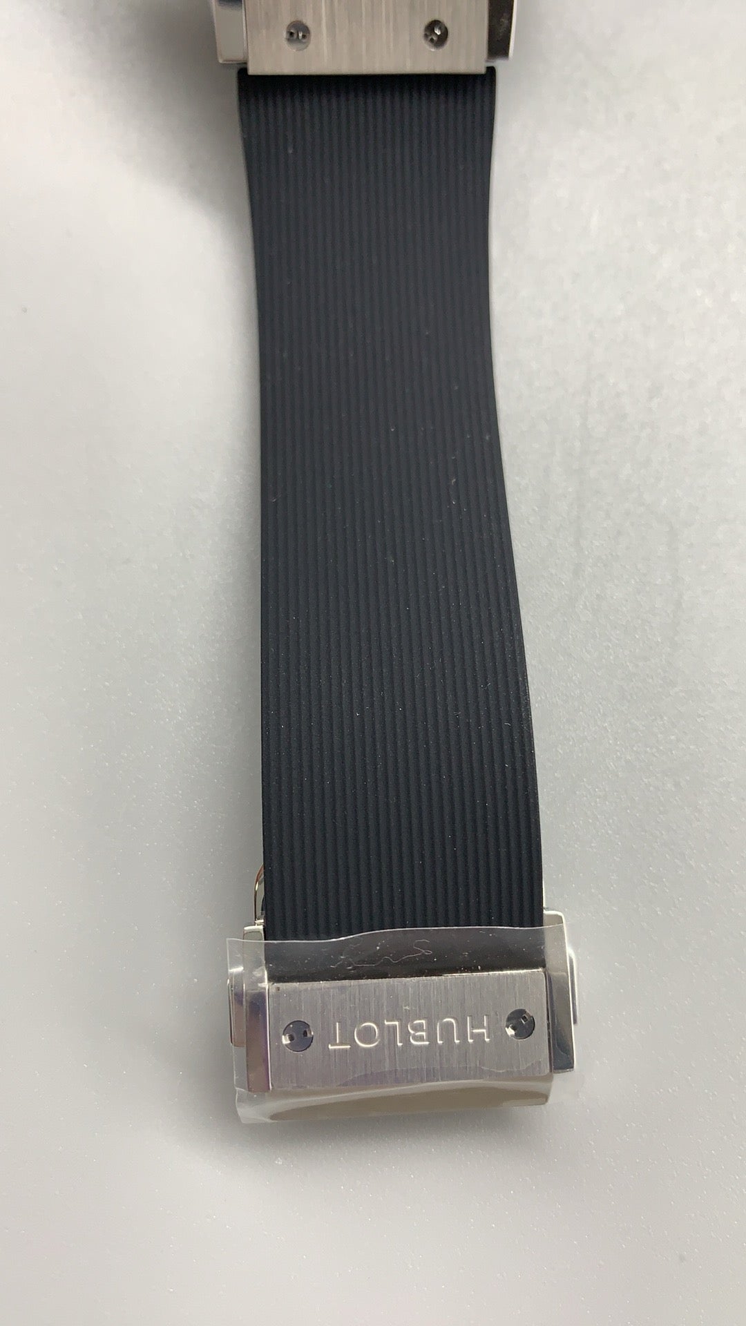 Hublot Classic Fusion | 42MM | ตัวเรือนไทเทเนียม/สแตนเลสสตีล | หน้าปัดสีดำเรียบหรู | กลไกอัตโนมัติ HUB1110