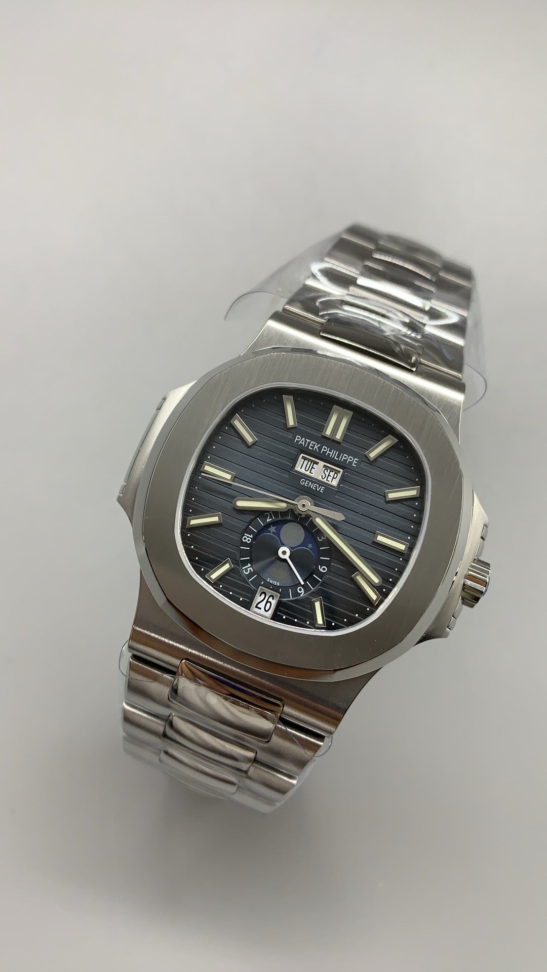 Patek Philippe Nautilus 5726 | 40.5MM | หน้าปัดสีเทาลายริ้ว | ฟังก์ชันปฏิทินประจำปี + Moonphase | กลไกอัตโนมัติ Cal.324