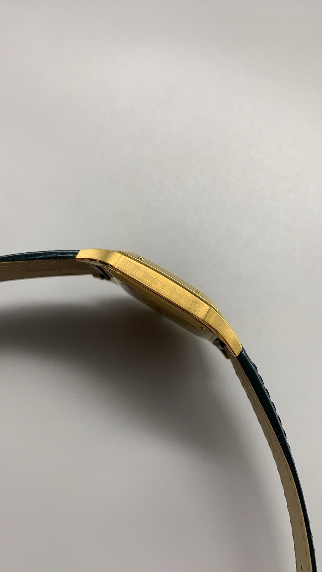 Cartier Tank Must de Cartier | ขนาดกลาง 43×31 มม. | สีโกลด์ | อัตโนมัติ