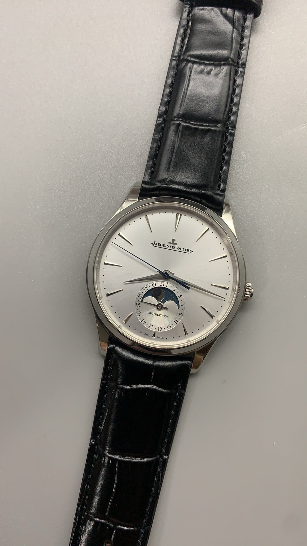 Jaeger-LeCoultre Master Ultra Thin Moon | 39MM | Stainless Steel Case | Moon Phase + Date Function | White Dial | Black Crocodile Leather Strap | Automatic Movement Cal.925/1