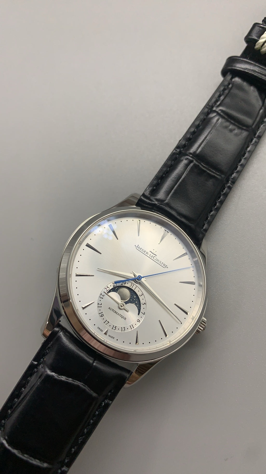 Jaeger-LeCoultre Master Ultra Thin Moon | 39MM | Stainless Steel Case | Moon Phase + Date Function | White Dial | Black Crocodile Leather Strap | Automatic Movement Cal.925/1